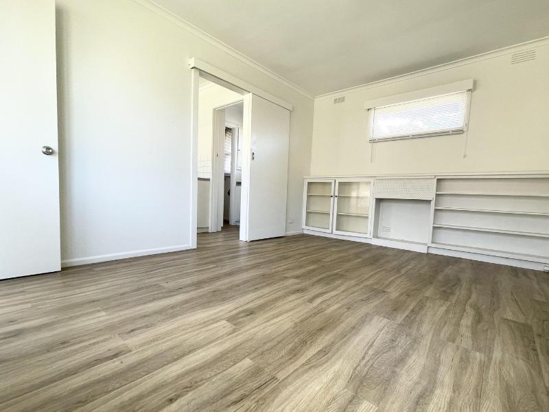 ONE BEDROOM CLOSE TO BEACH, STATION AND SHOPPING CENTRE