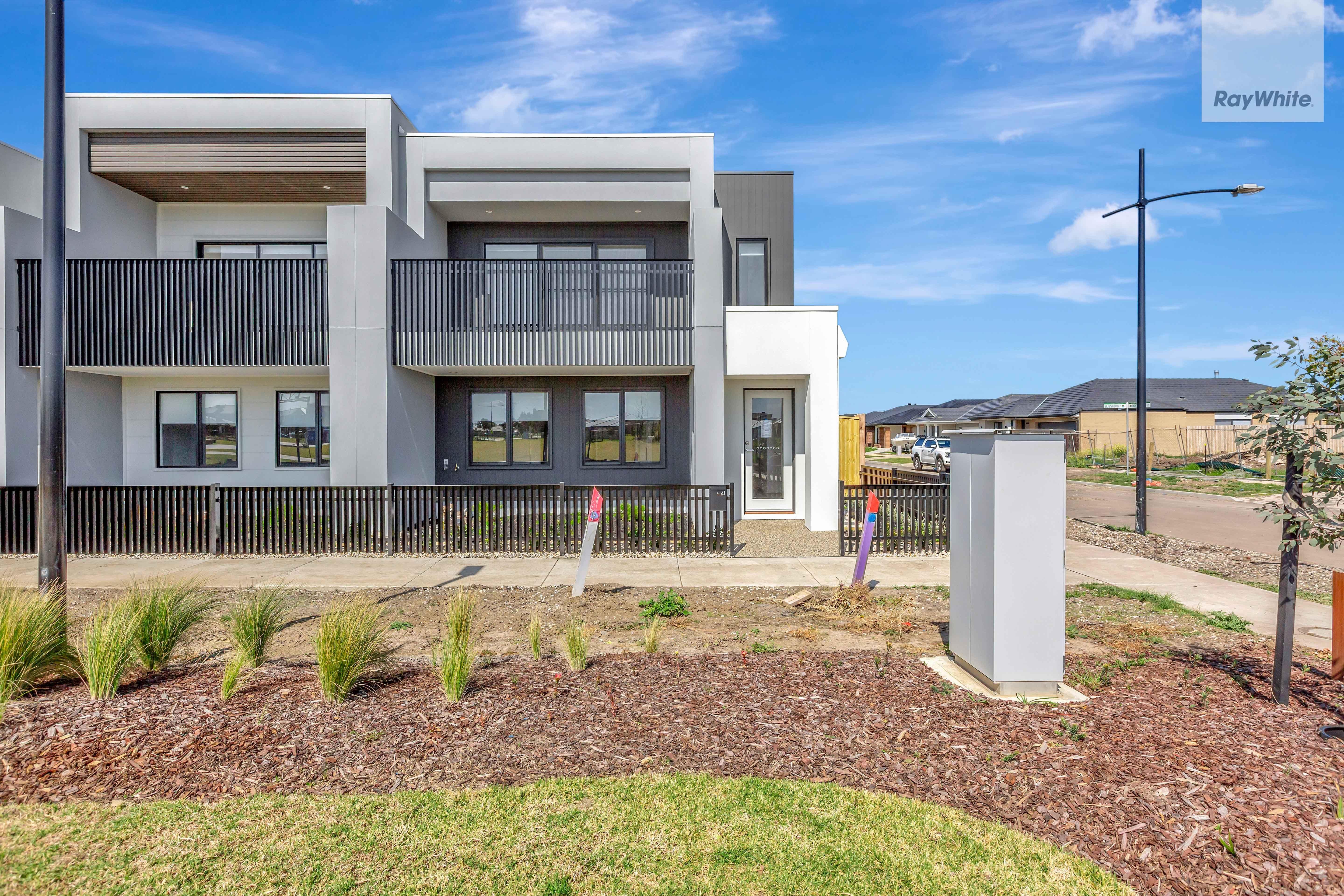 Prop-GPT: Townhouse: VIC Donnybrook, VIC 3064 Home For Rent