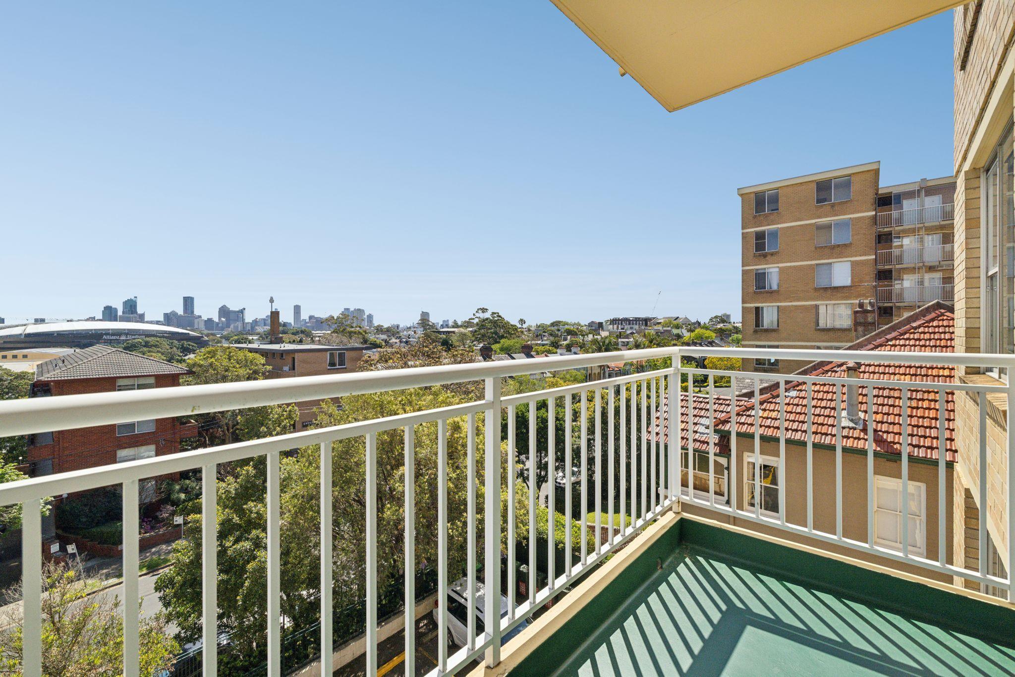 One Bedroom Apartment Offering Fabulous City Skyline Views