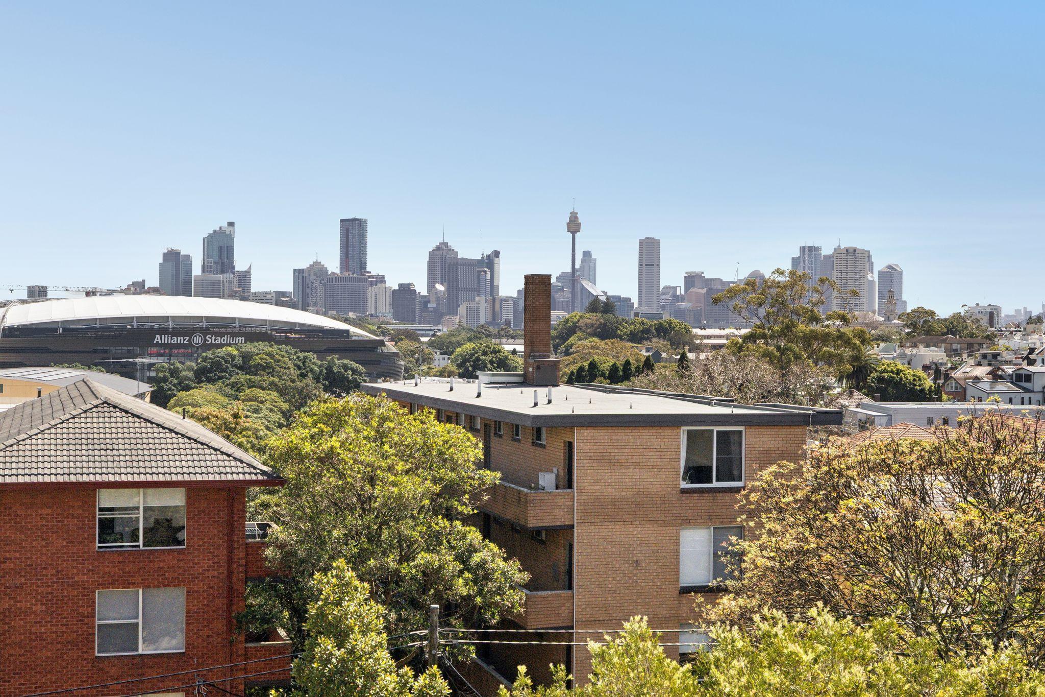 One Bedroom Apartment Offering Fabulous City Skyline Views