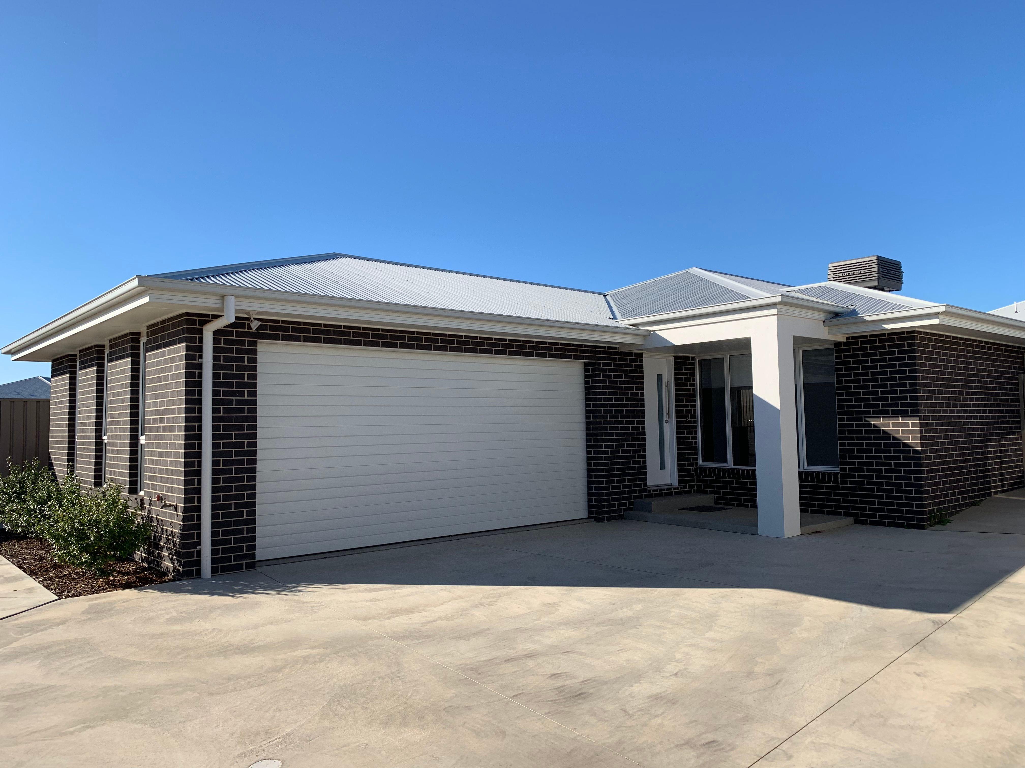 Prop-GPT: Villa: NSW Boorooma, NSW 2650 Home For Rent