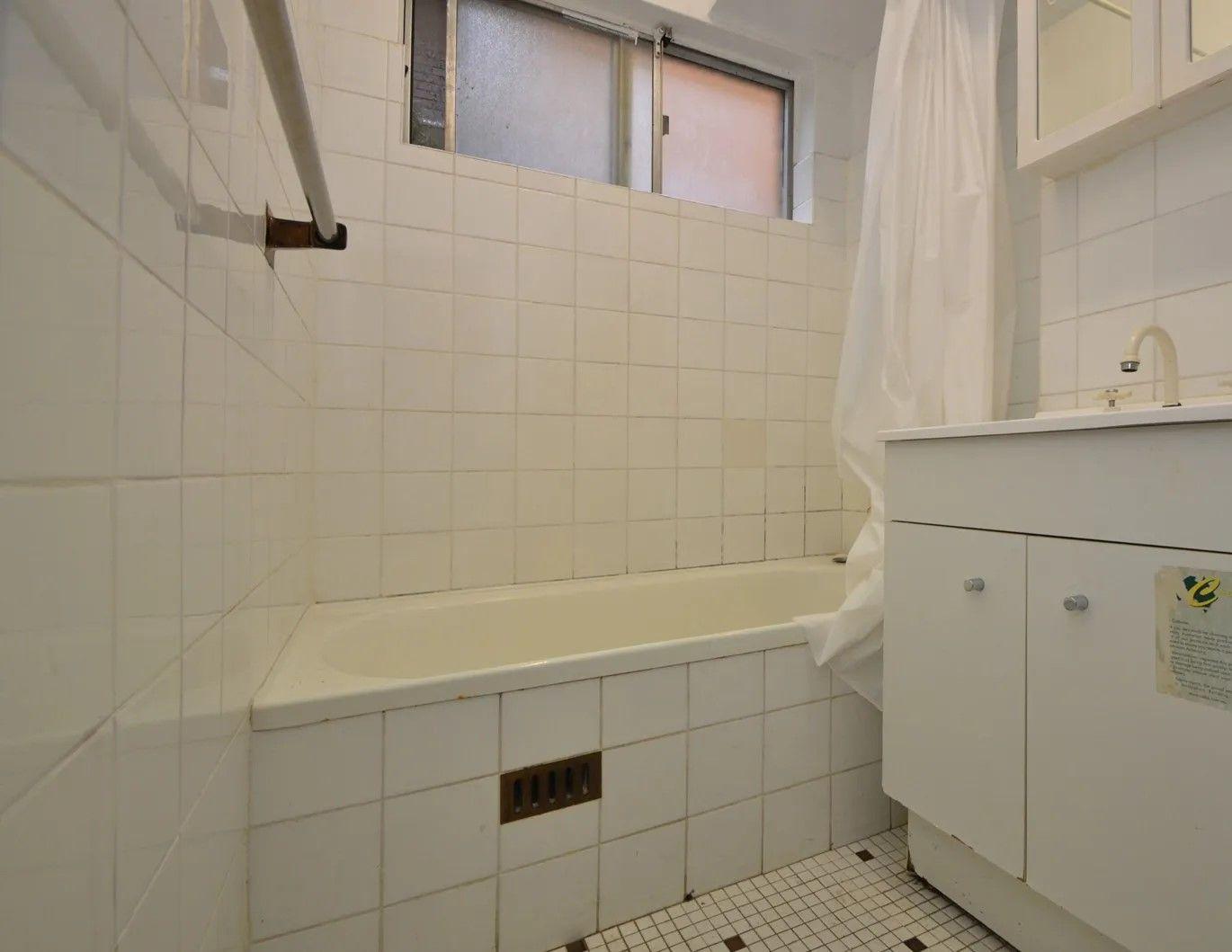 SPACIOUS 2 BEDROOM UNIT