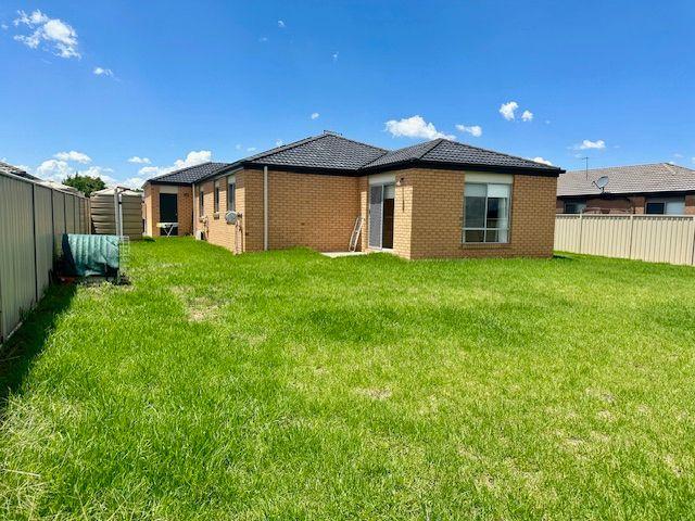 FOR LEASE. 11 CHISNALL STREET, COROWA