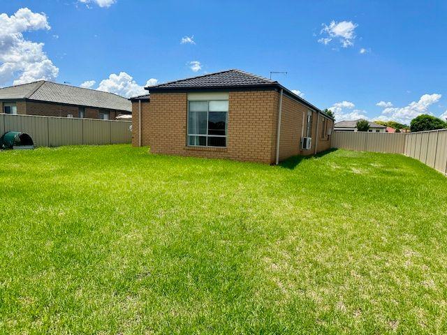 FOR LEASE. 11 CHISNALL STREET, COROWA