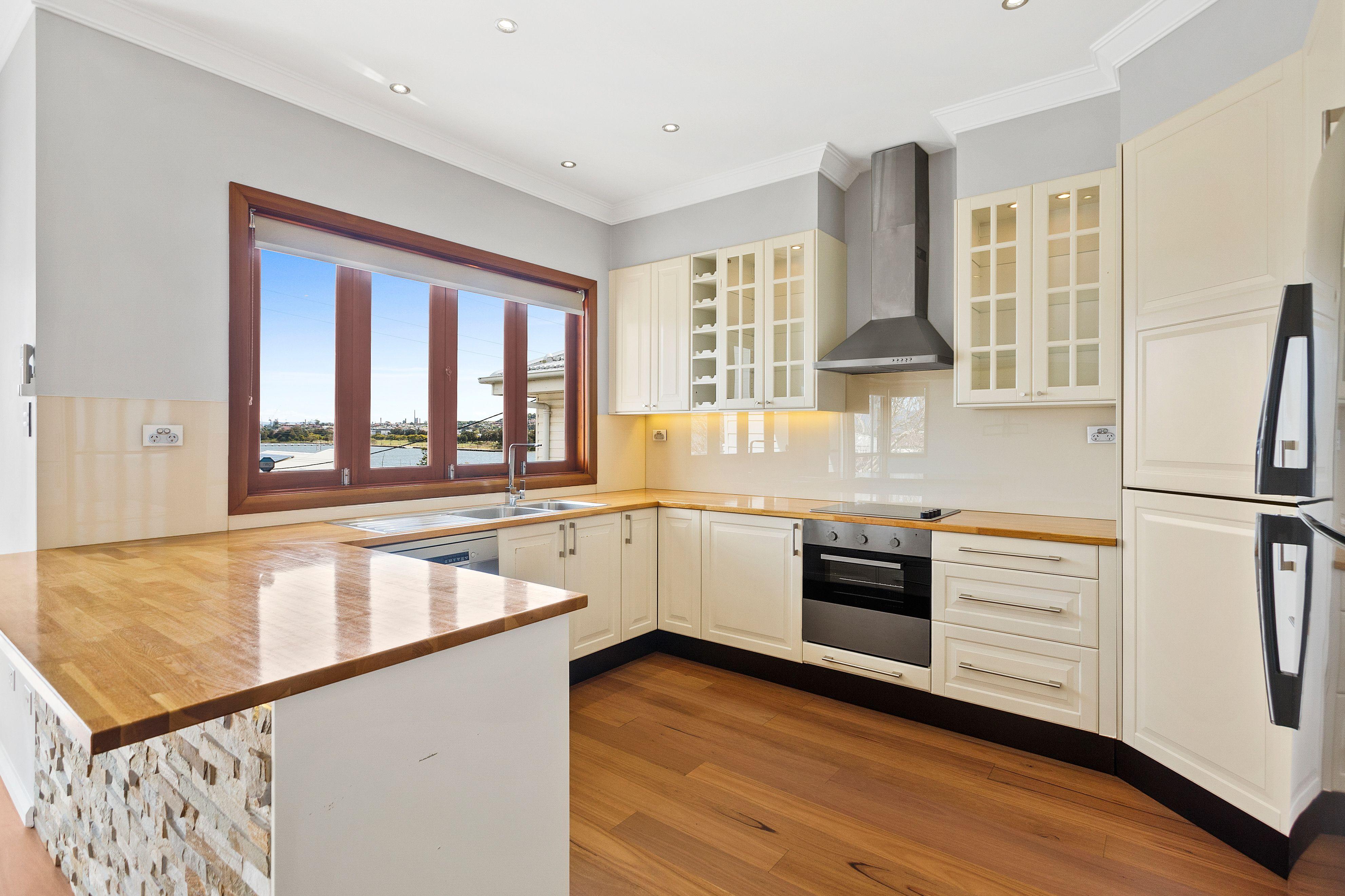 Lakeside Living with Space, Style & Stunning Views