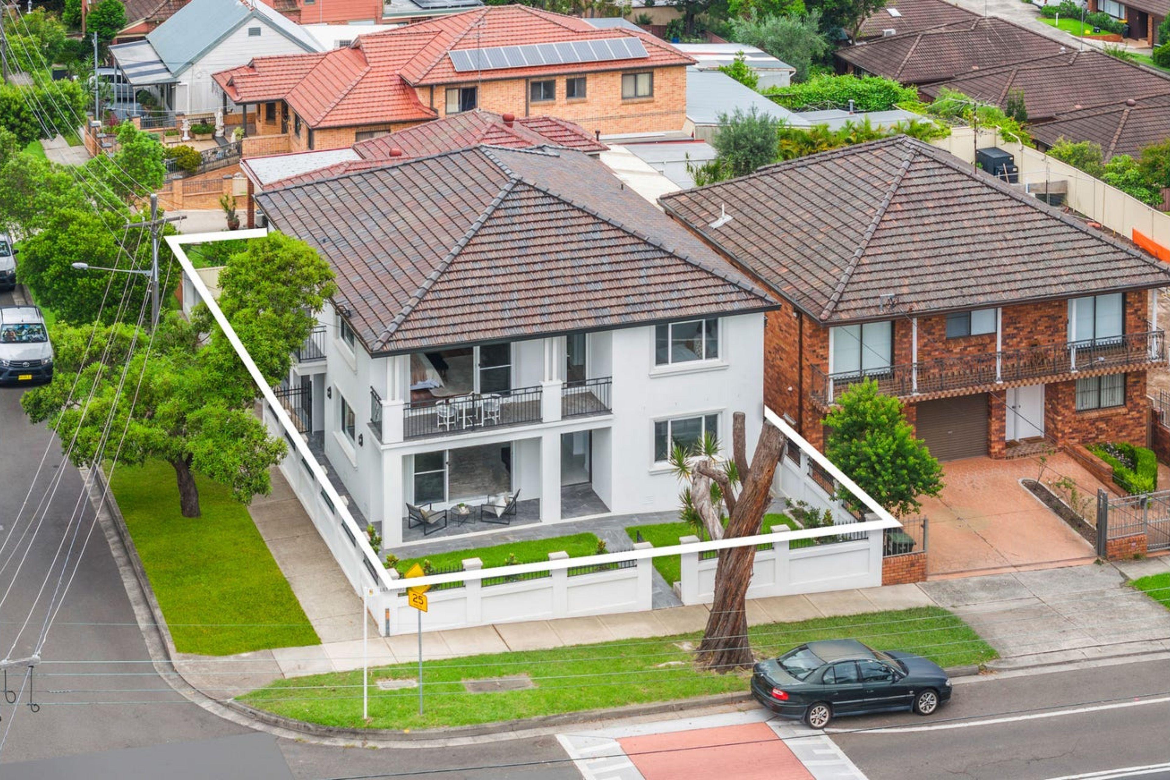 Grand Seven-Bedroom Family Home in a Blue-Chip Location