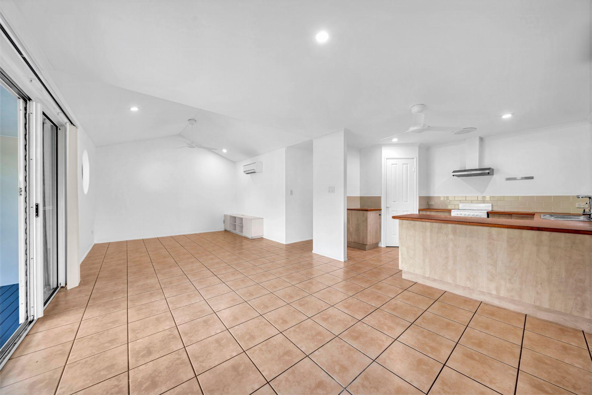 Prop-GPT: DuplexSemi-detached: QLD Cannonvale, QLD 4802 Home For Rent