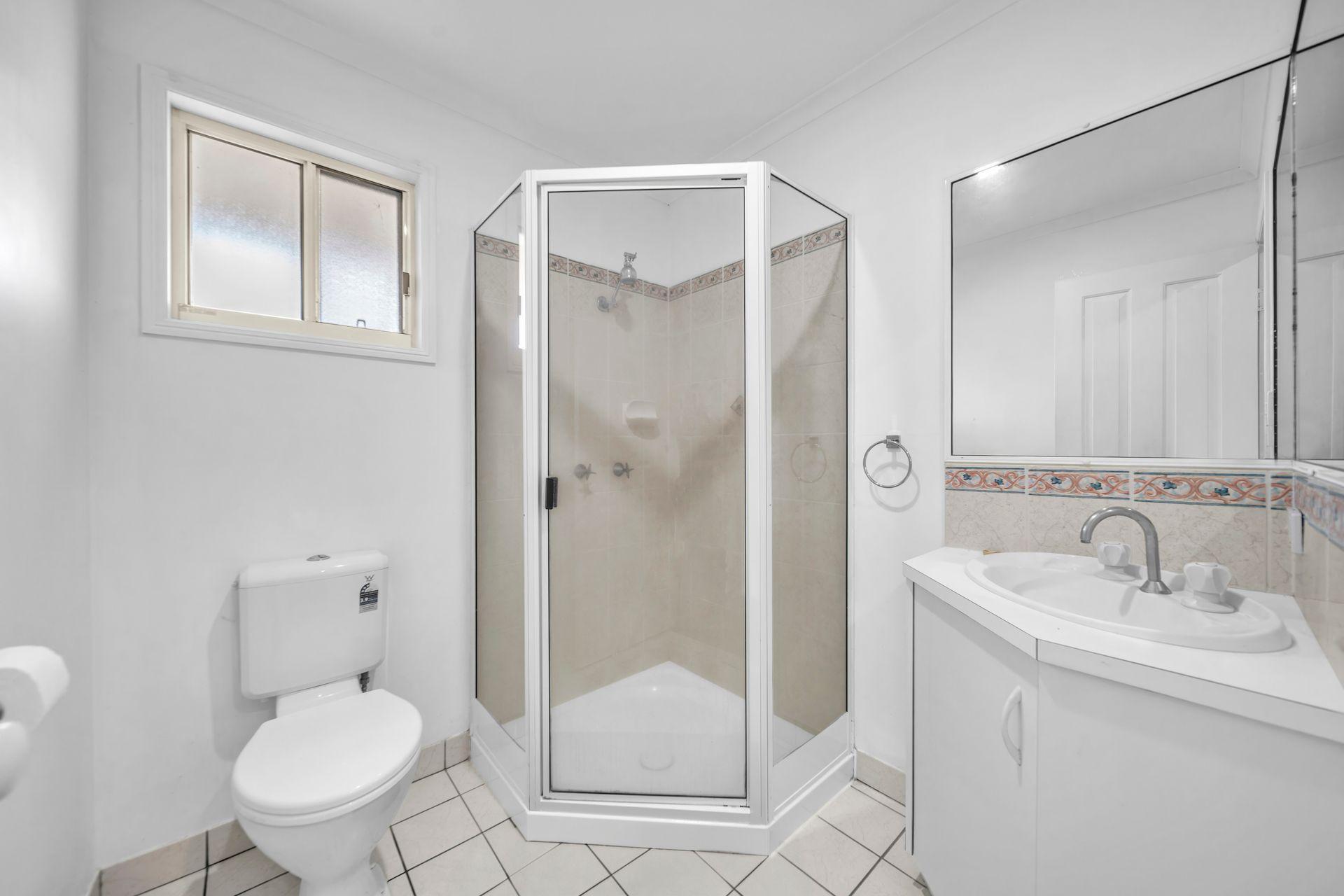 Modern 2-Bedroom Duplex in Prime Cannonvale Location