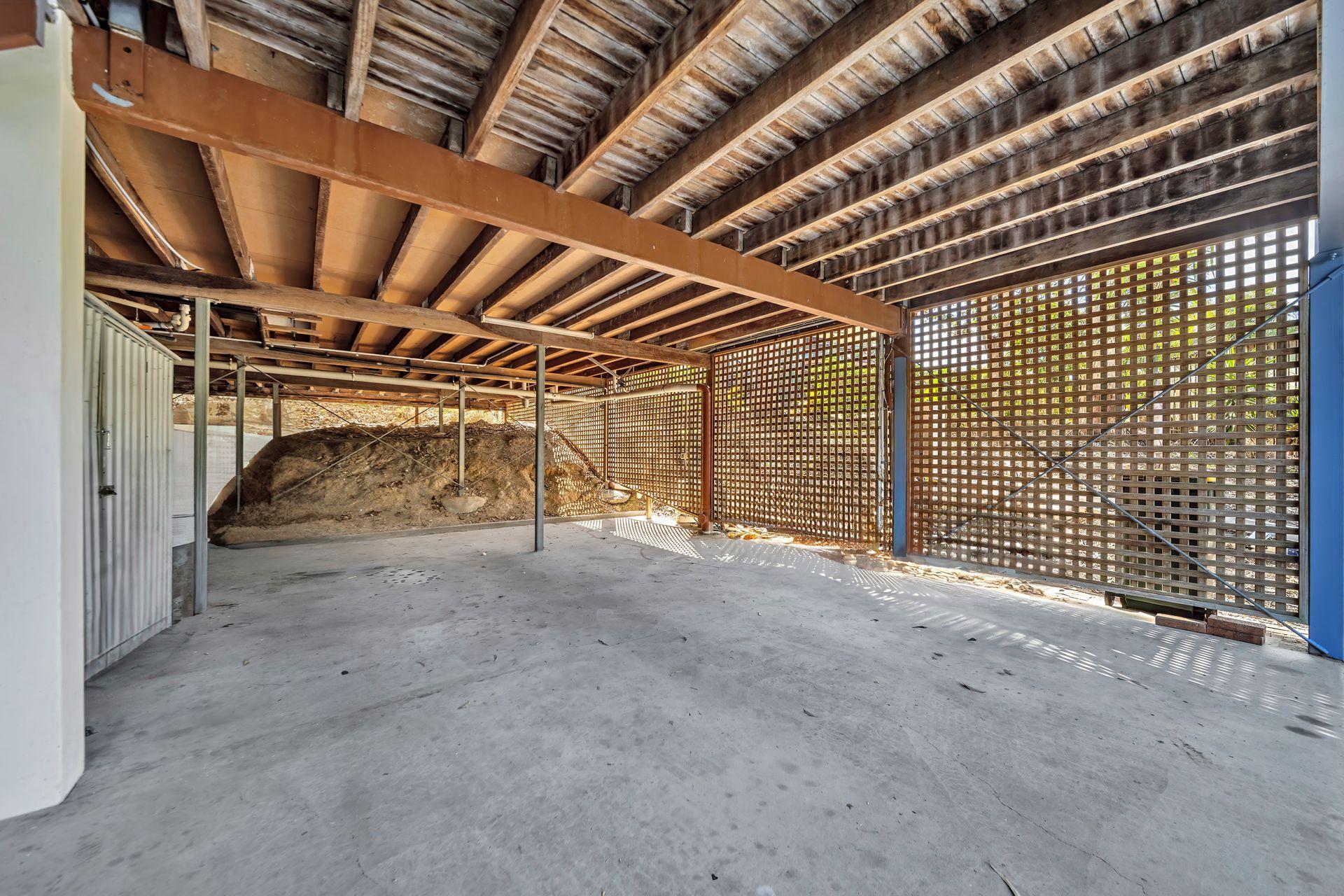 Modern 2-Bedroom Duplex in Prime Cannonvale Location