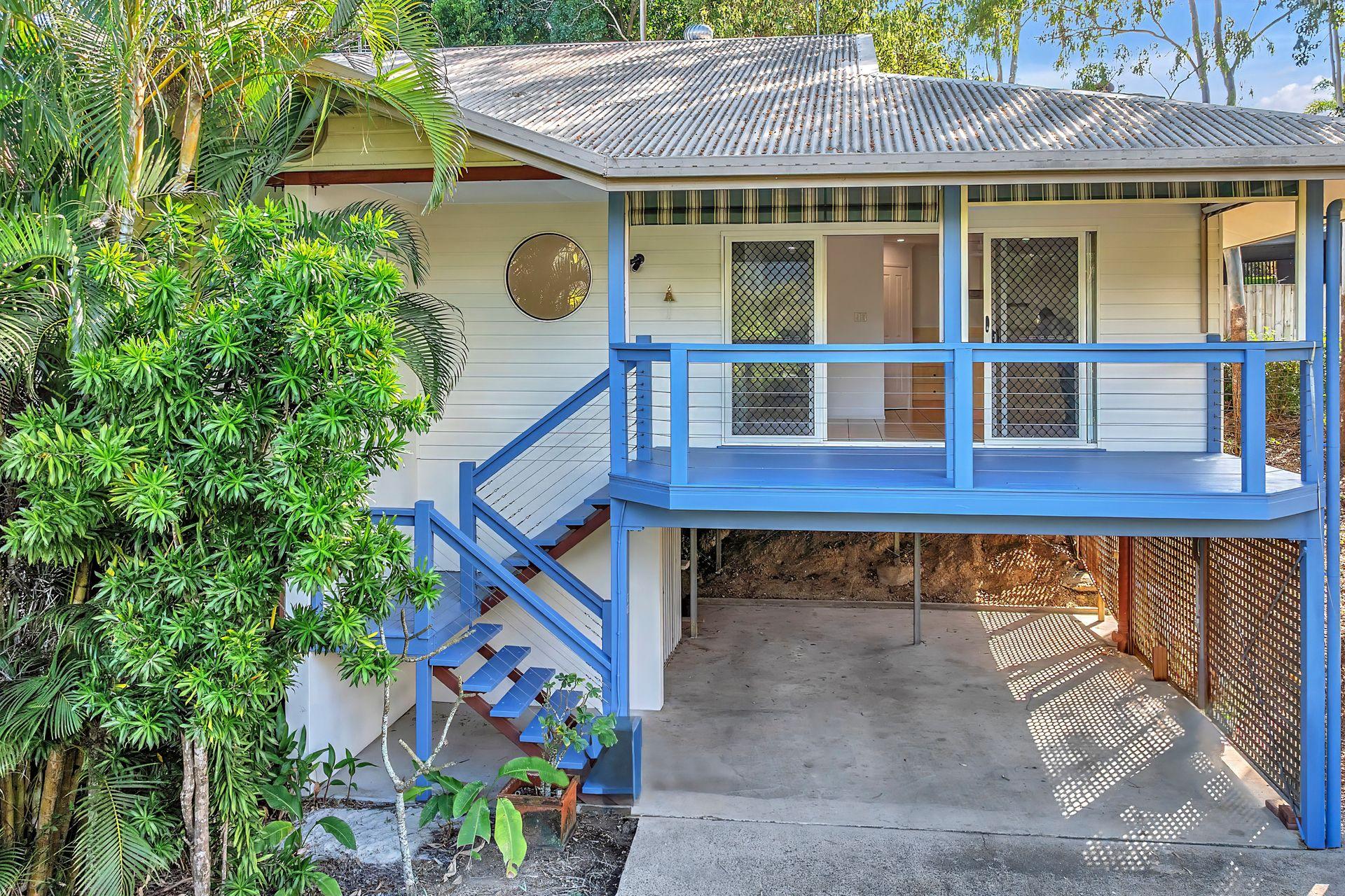 Modern 2-Bedroom Duplex in Prime Cannonvale Location
