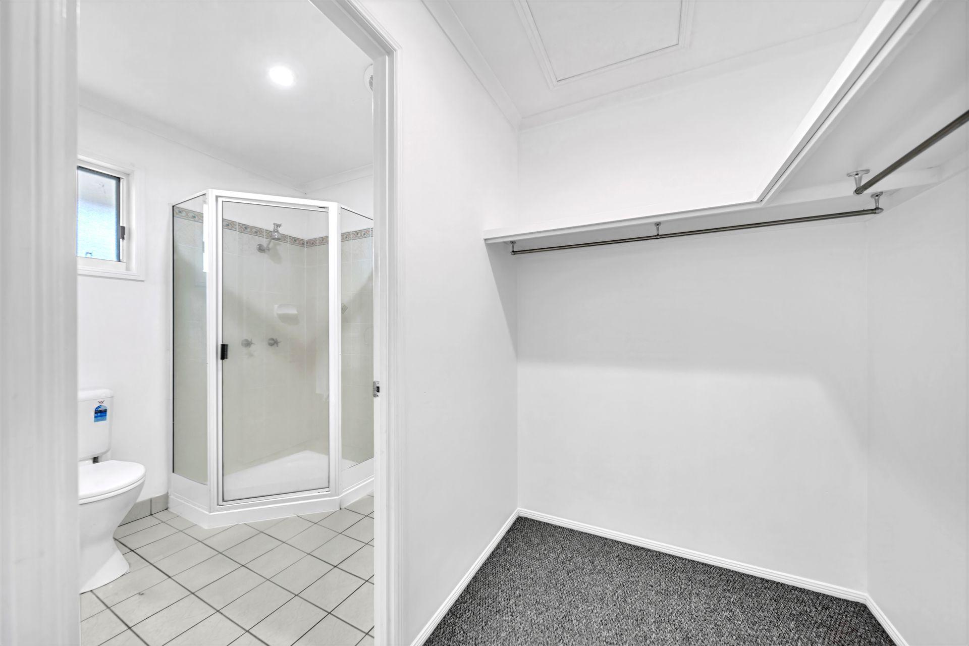 Modern 2-Bedroom Duplex in Prime Cannonvale Location
