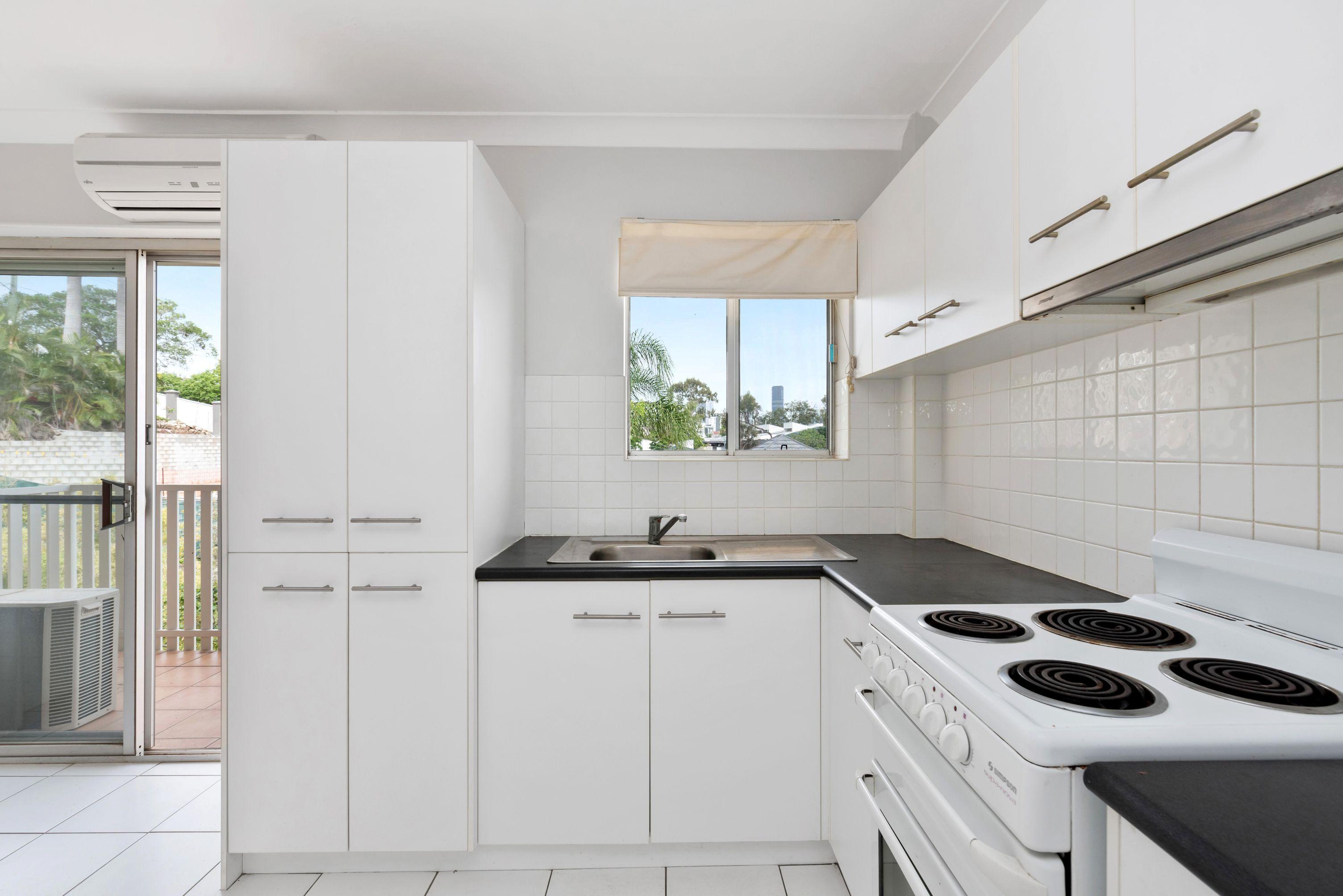 ONE BEDROOM APARTMENT WITH AIR CONDITIONING