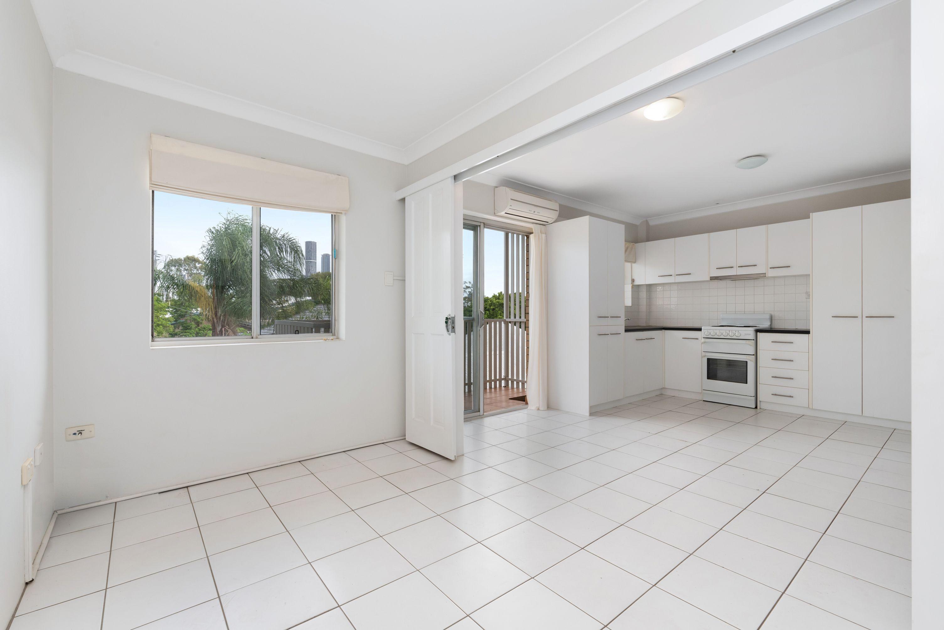 ONE BEDROOM APARTMENT WITH AIR CONDITIONING