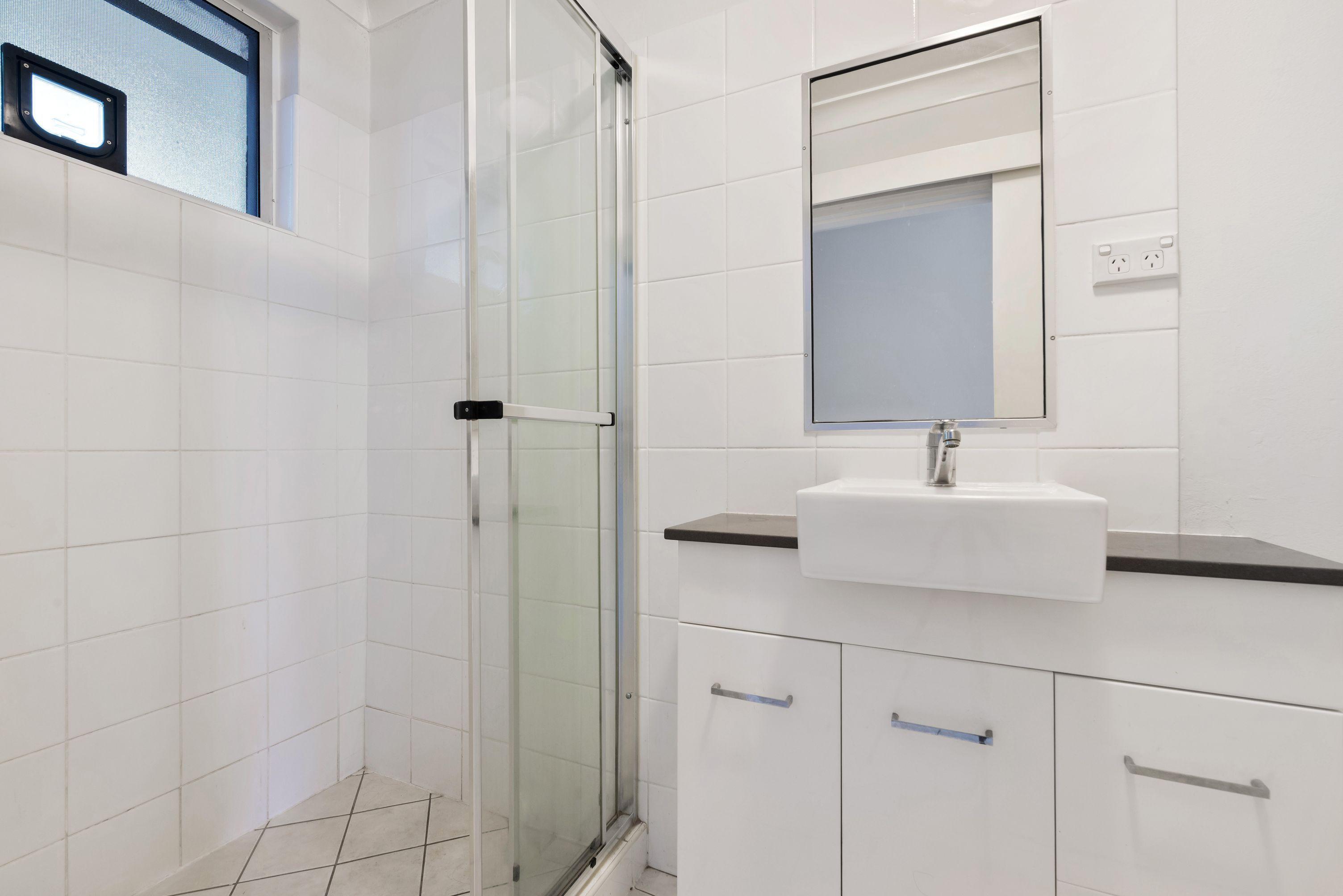 ONE BEDROOM APARTMENT WITH AIR CONDITIONING