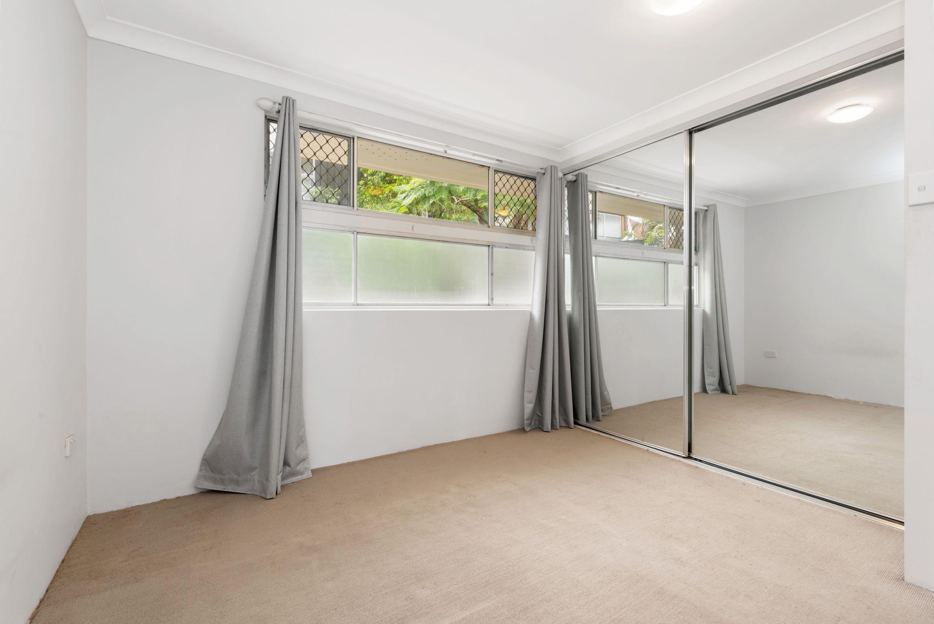 ONE BEDROOM APARTMENT WITH AIR CONDITIONING