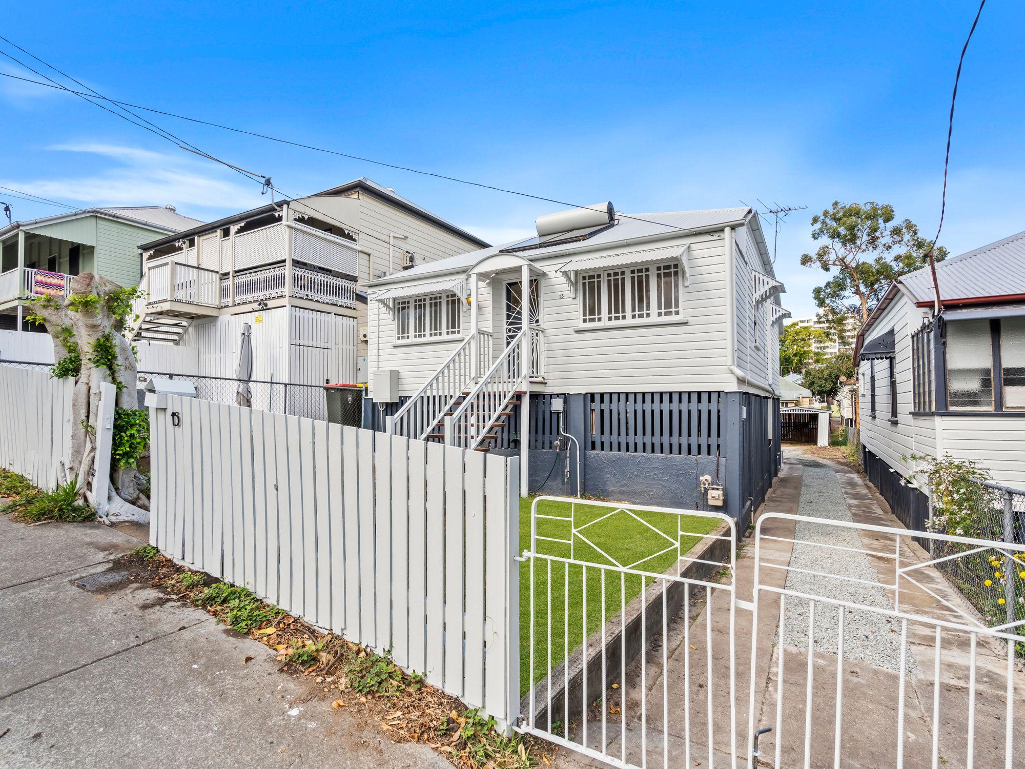 Charming Fully Renovated Queenslander - 3 Bedrooms