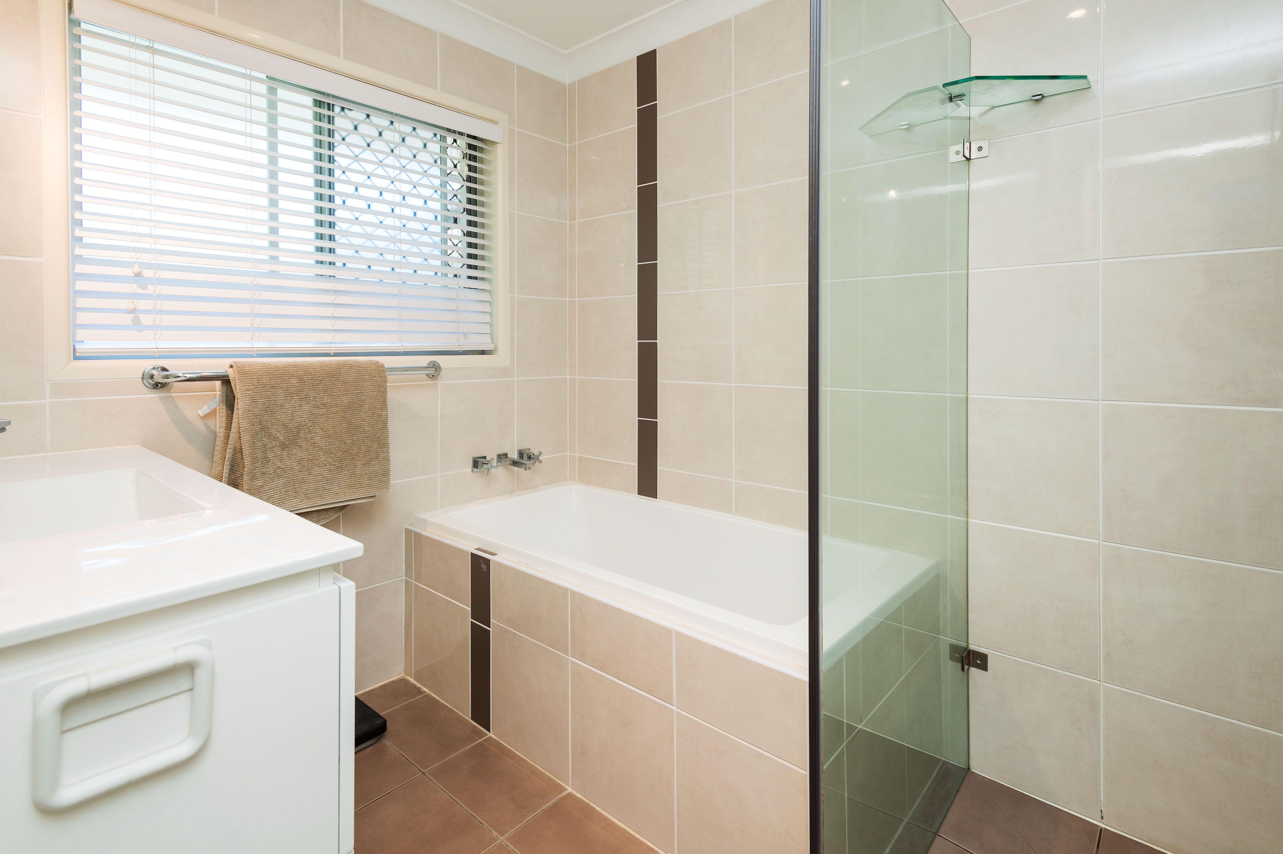 Modern Family Home with Swimming Pool!