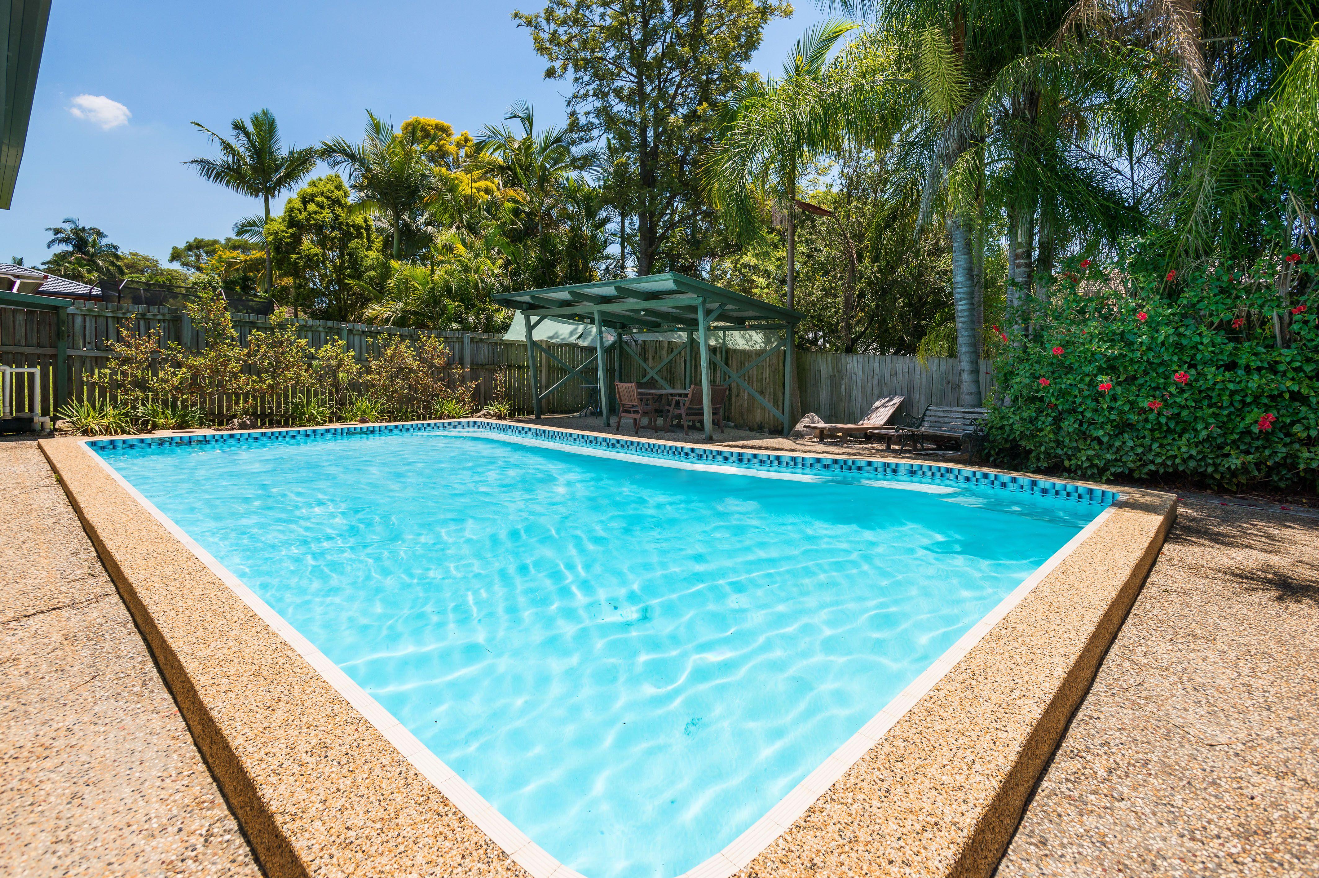 Modern Family Home with Swimming Pool!
