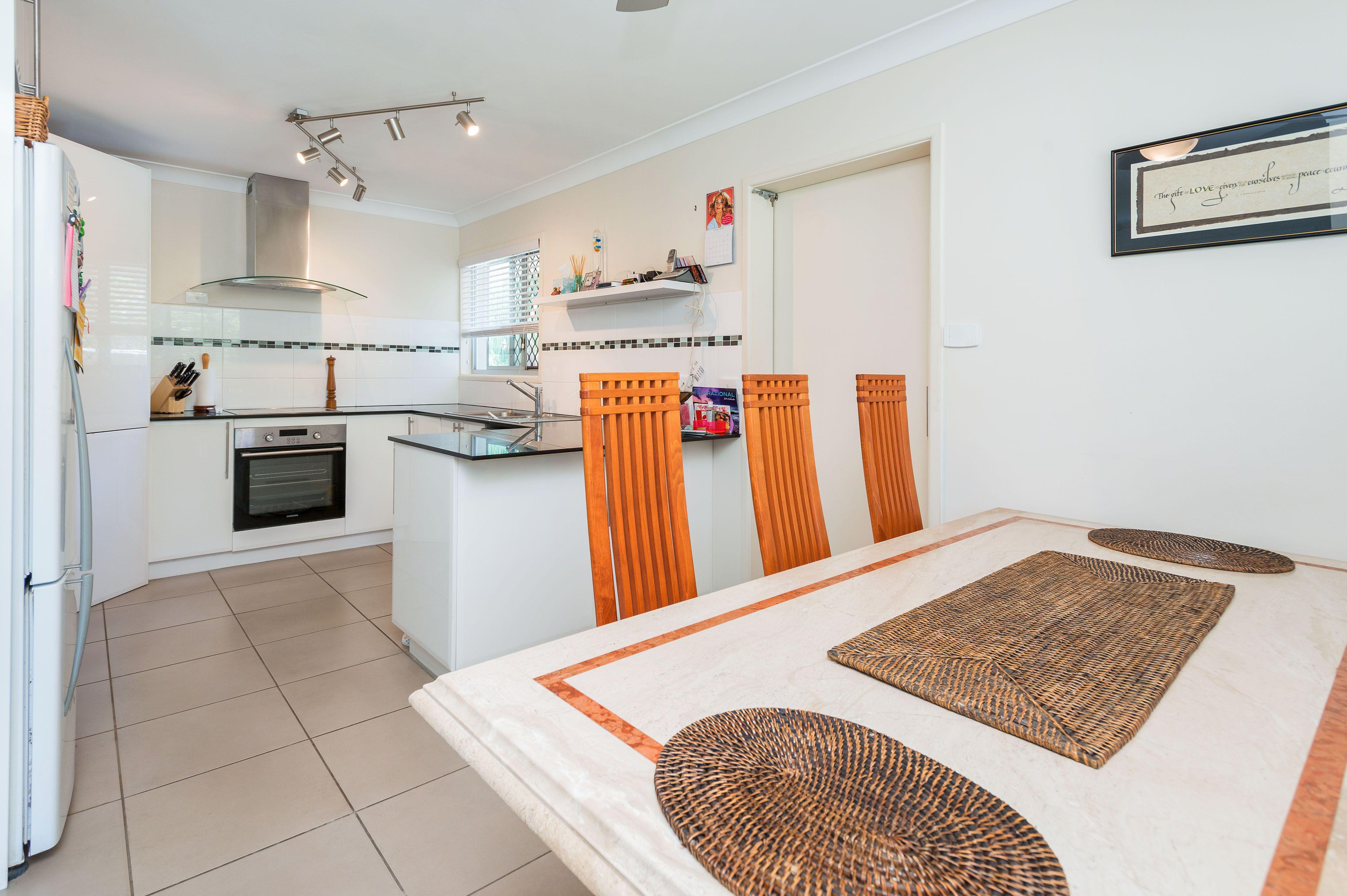 Modern Family Home with Swimming Pool!