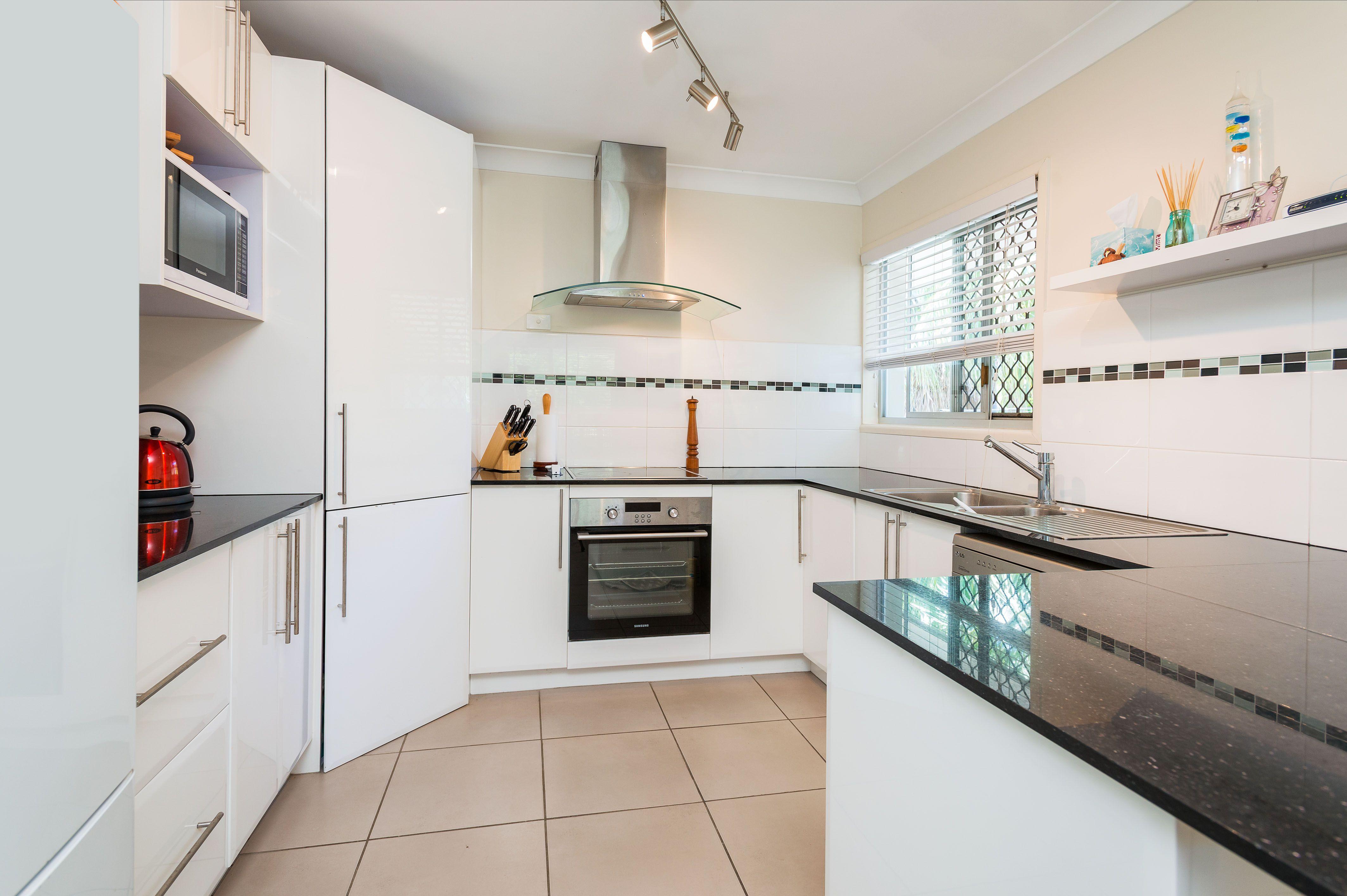 Modern Family Home with Swimming Pool!