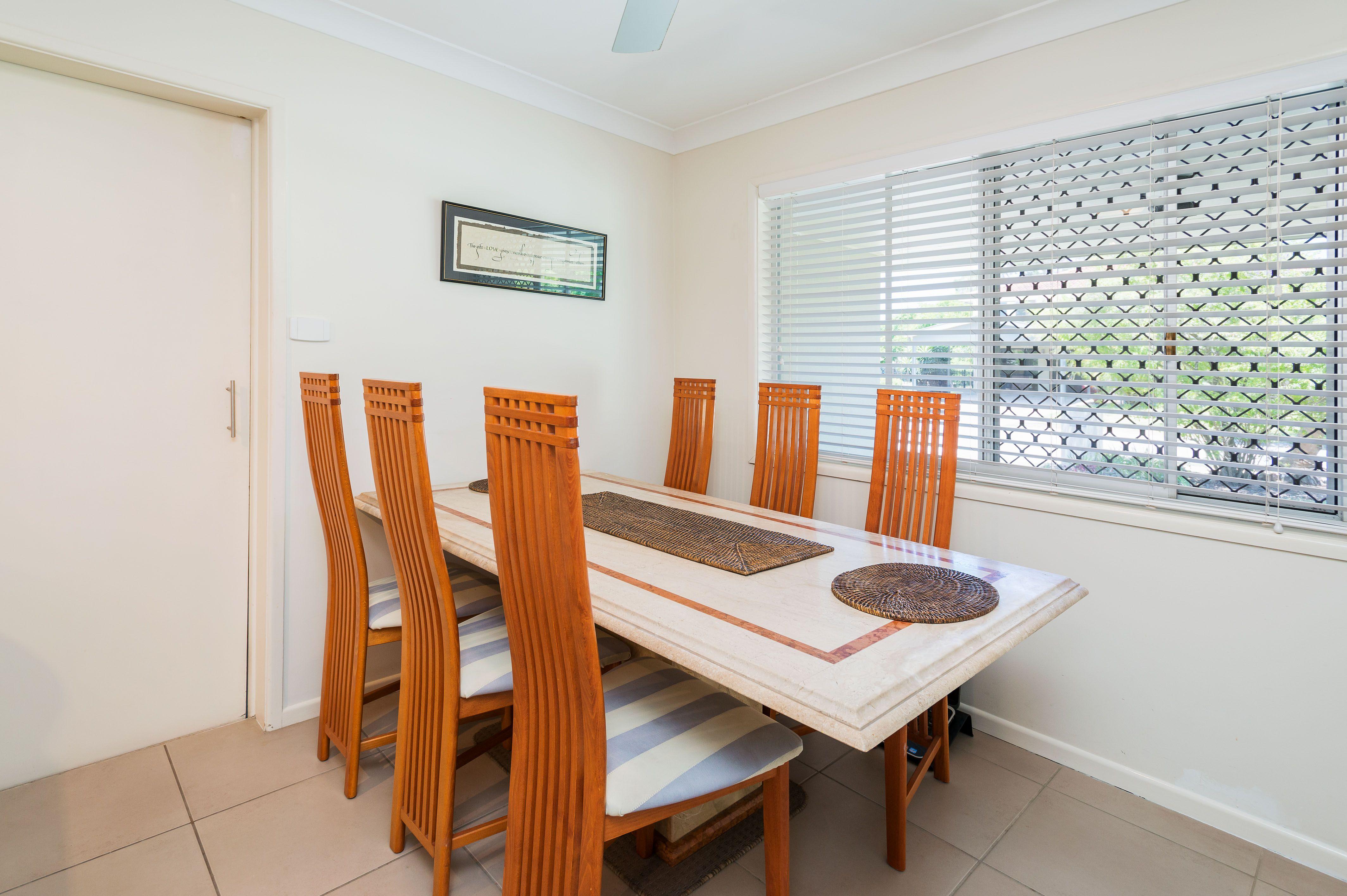 Modern Family Home with Swimming Pool!