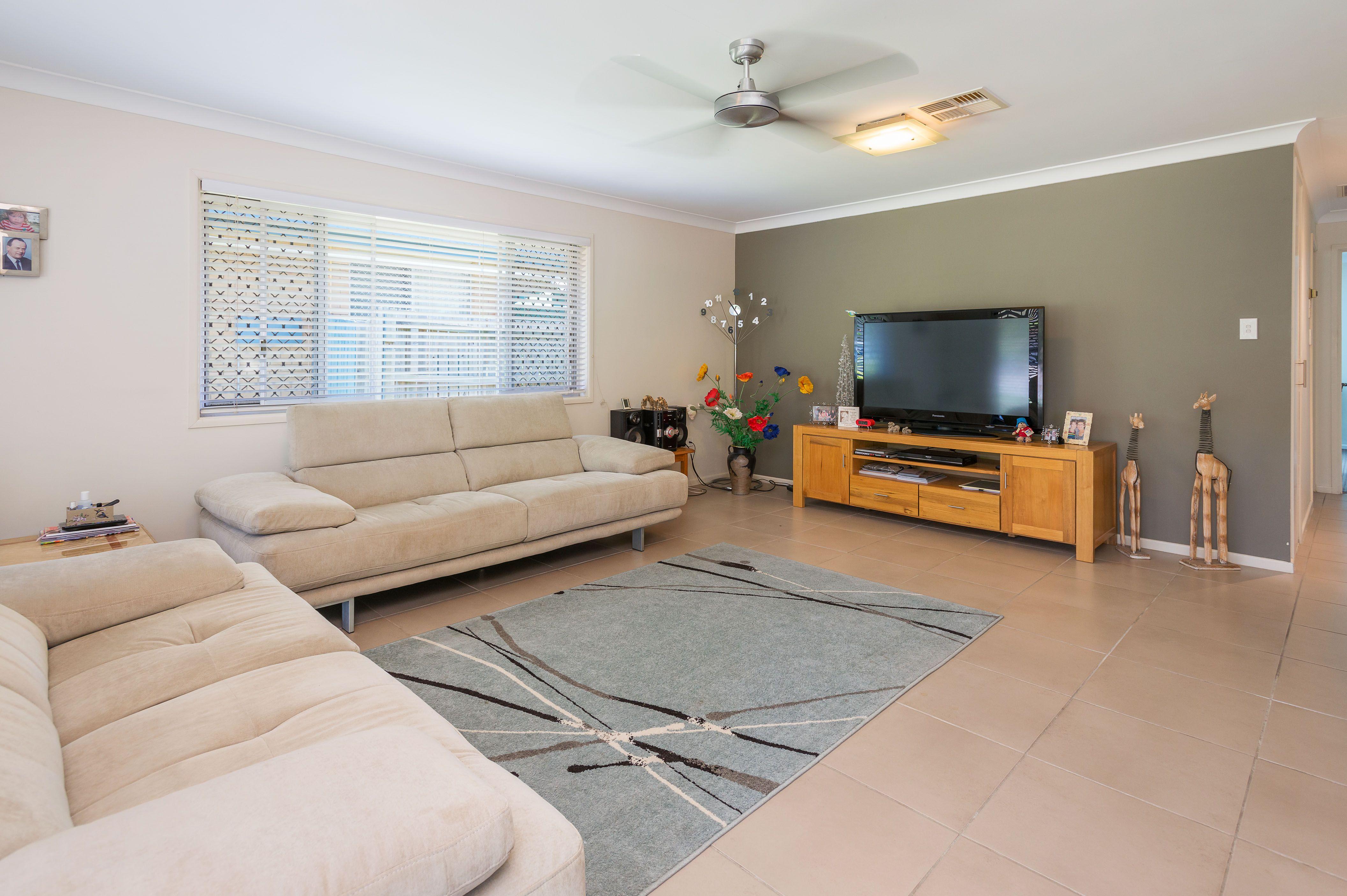 Modern Family Home with Swimming Pool!