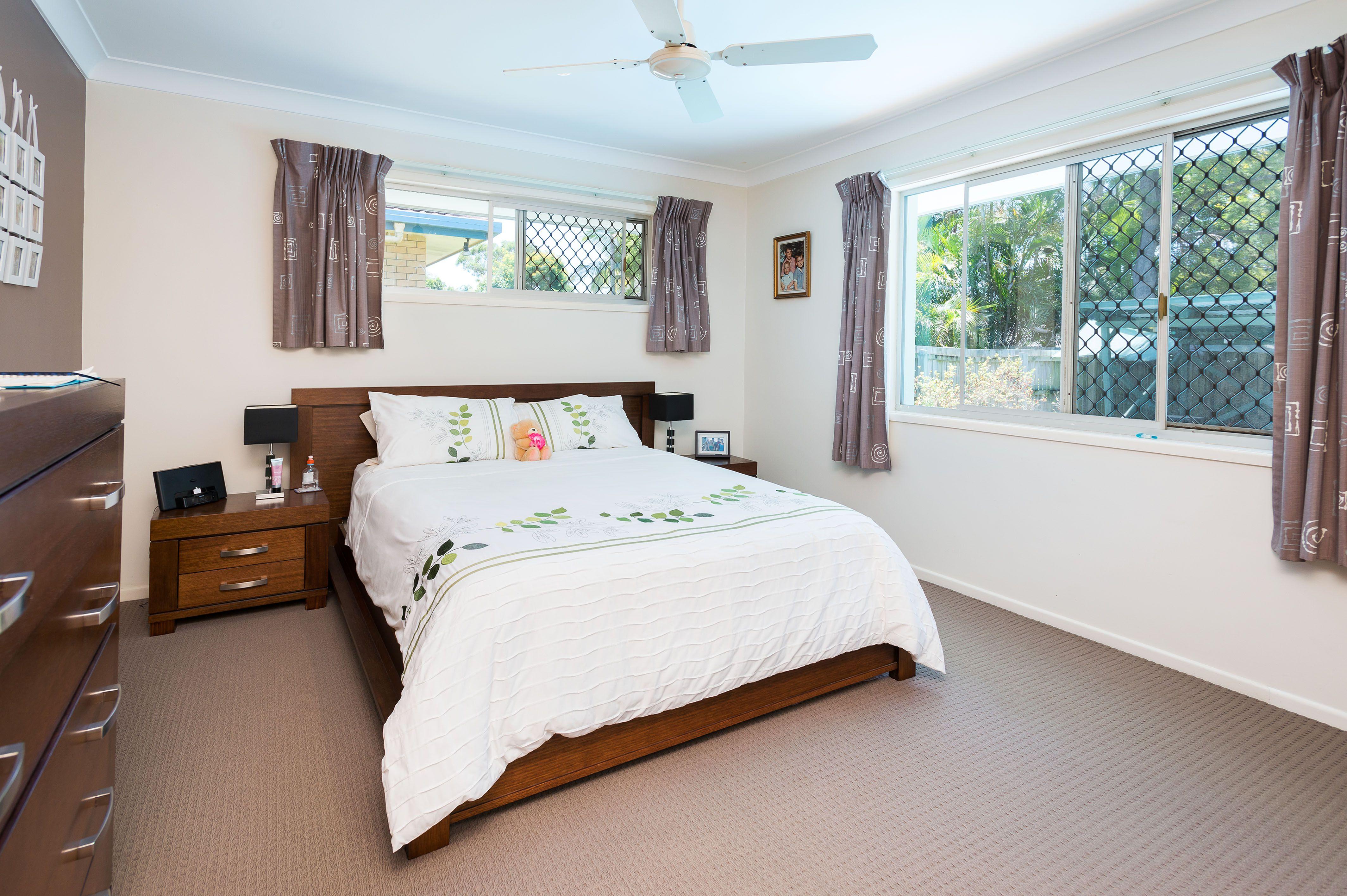 Modern Family Home with Swimming Pool!