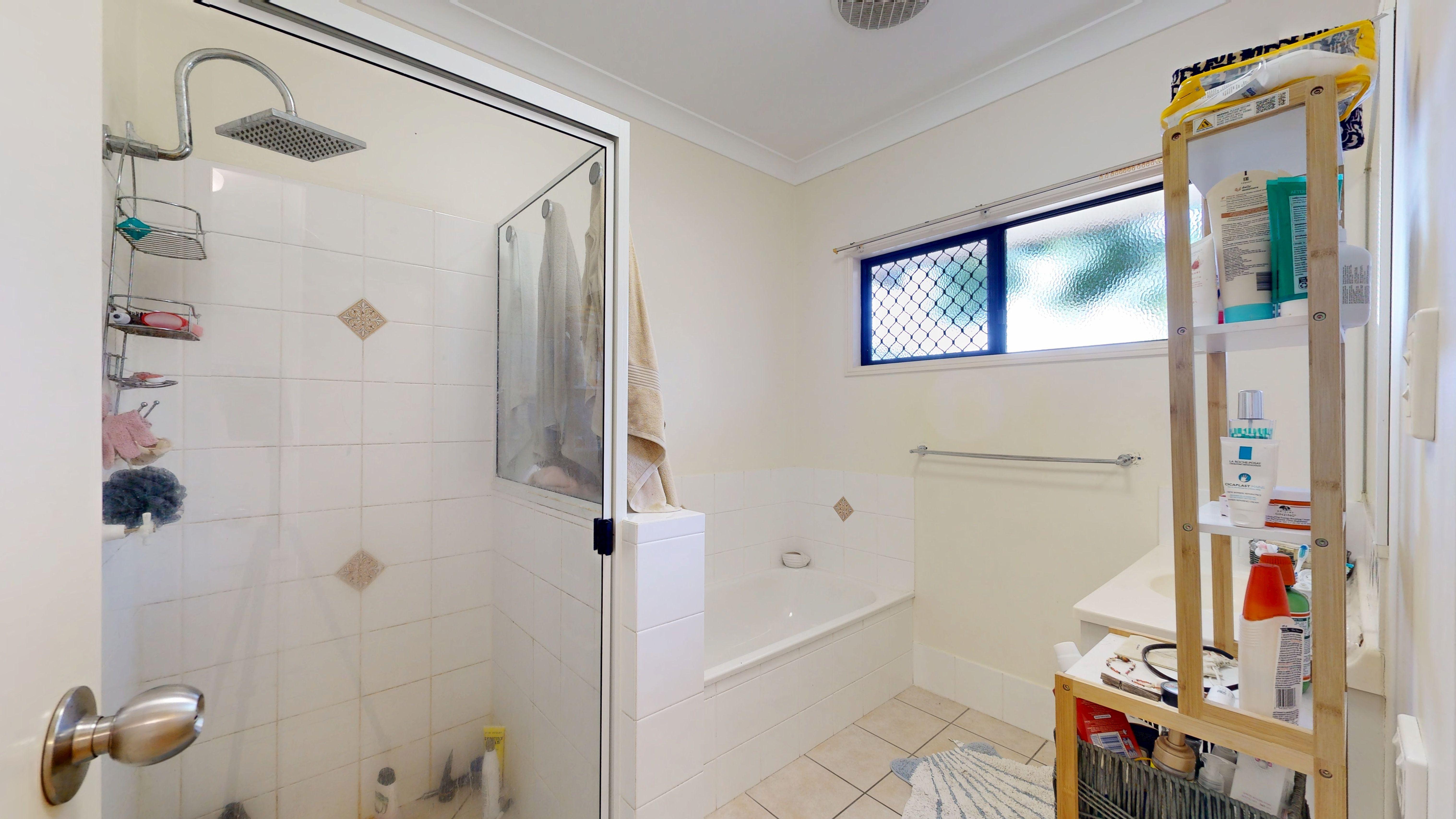 $220 Share House Room Available