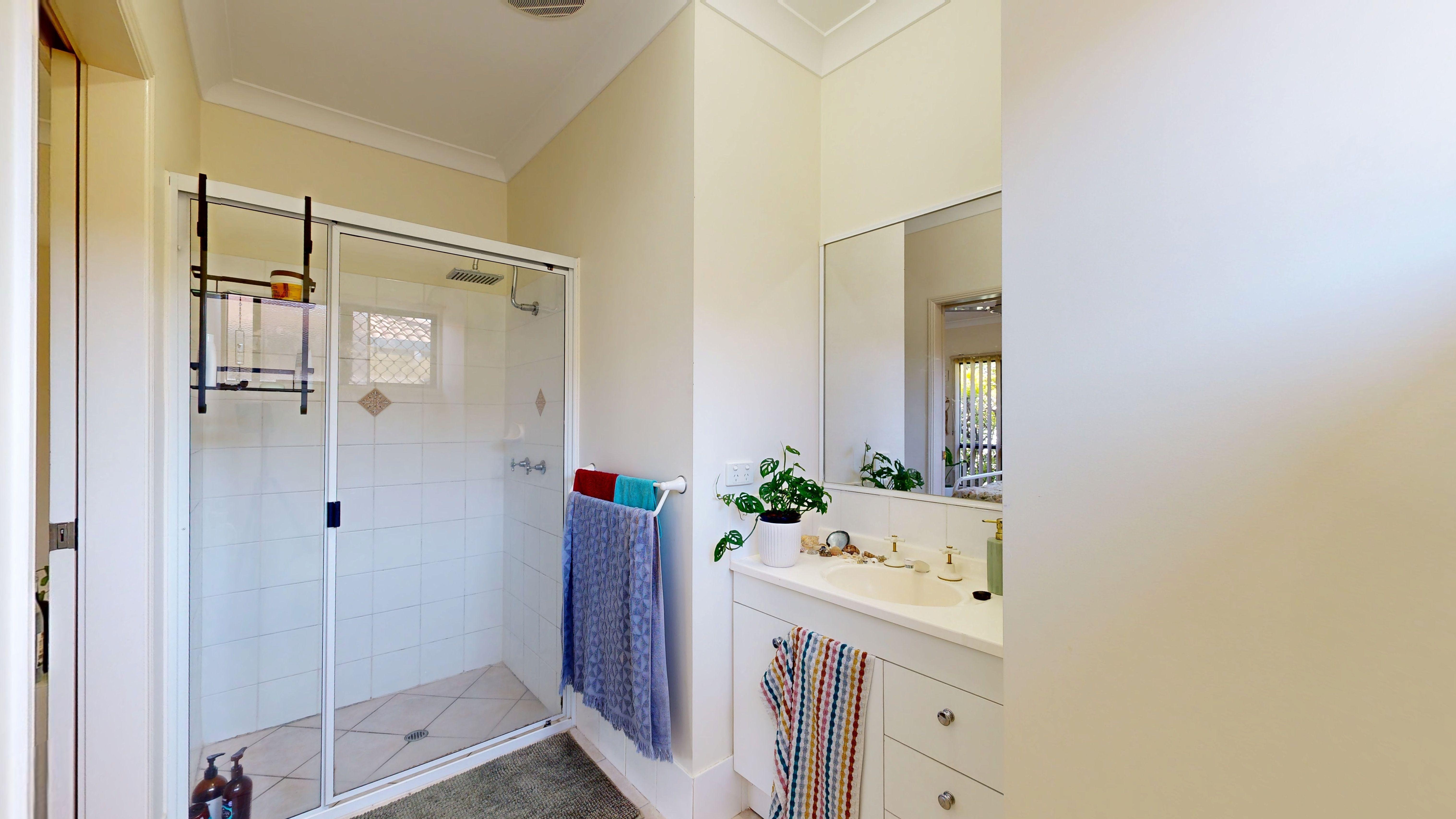 $220 Share House Room Available