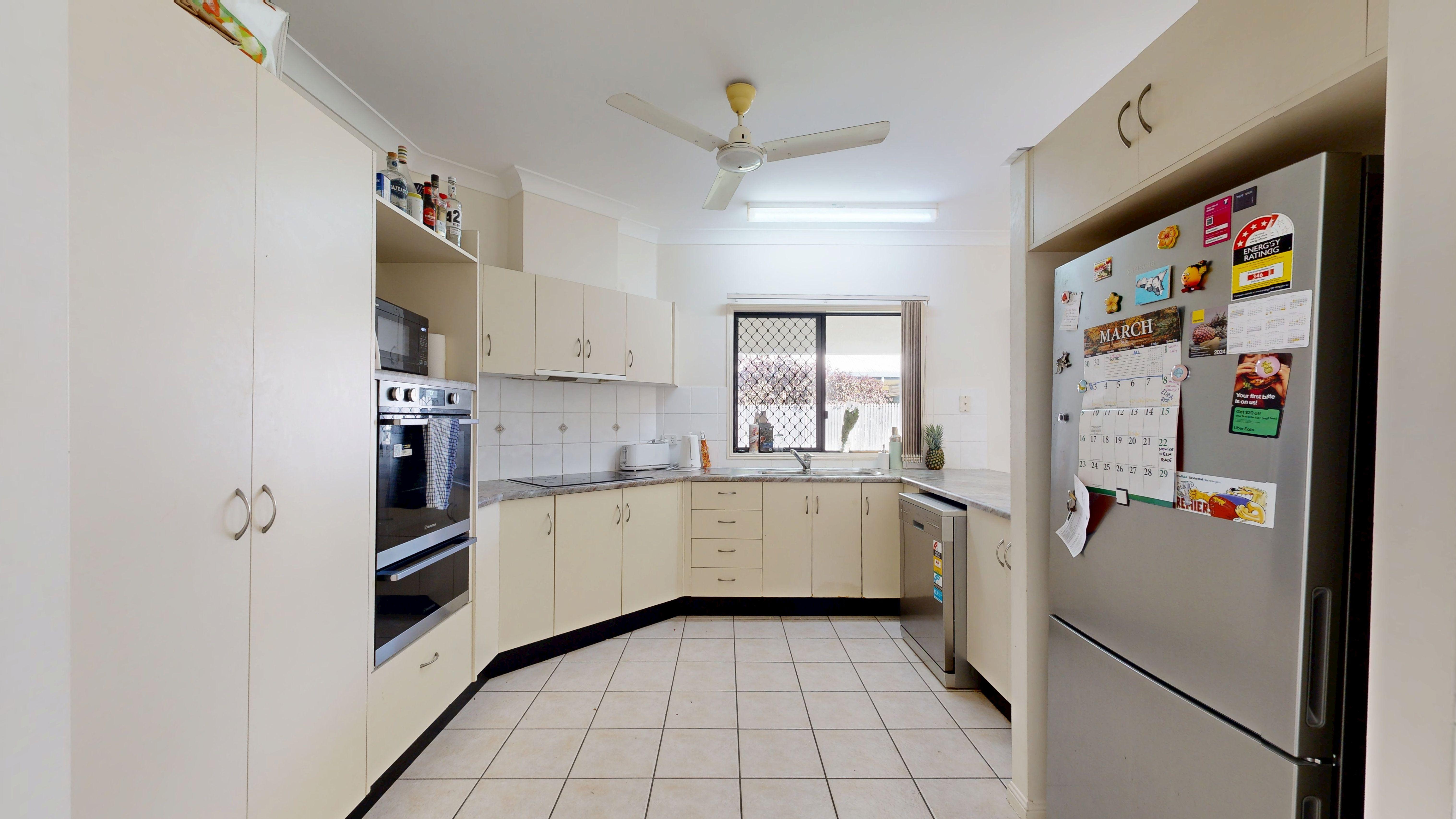 $220 Share House Room Available