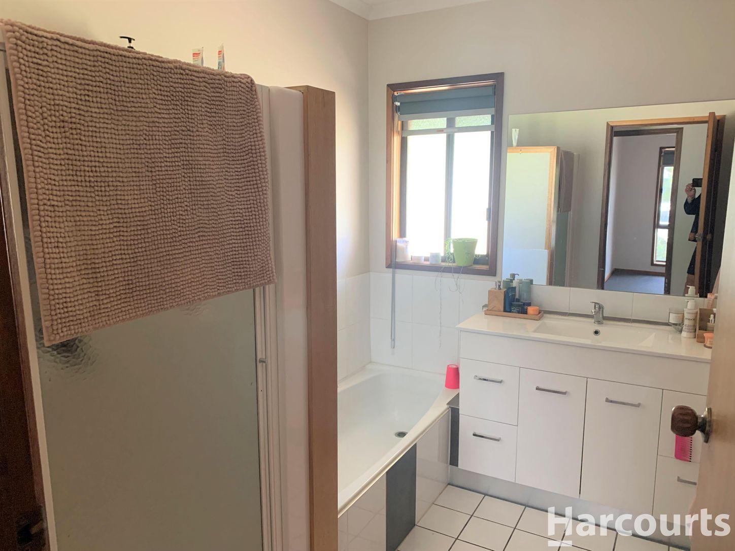 16 Windsor Crescent, HORSHAM, VIC 3400 - House for Rent - harcourts.net