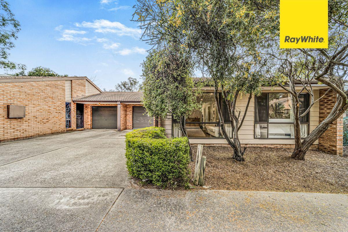 Prop-GPT: Townhouse: ACT Lyneham, ACT 2602 Inner North Living!