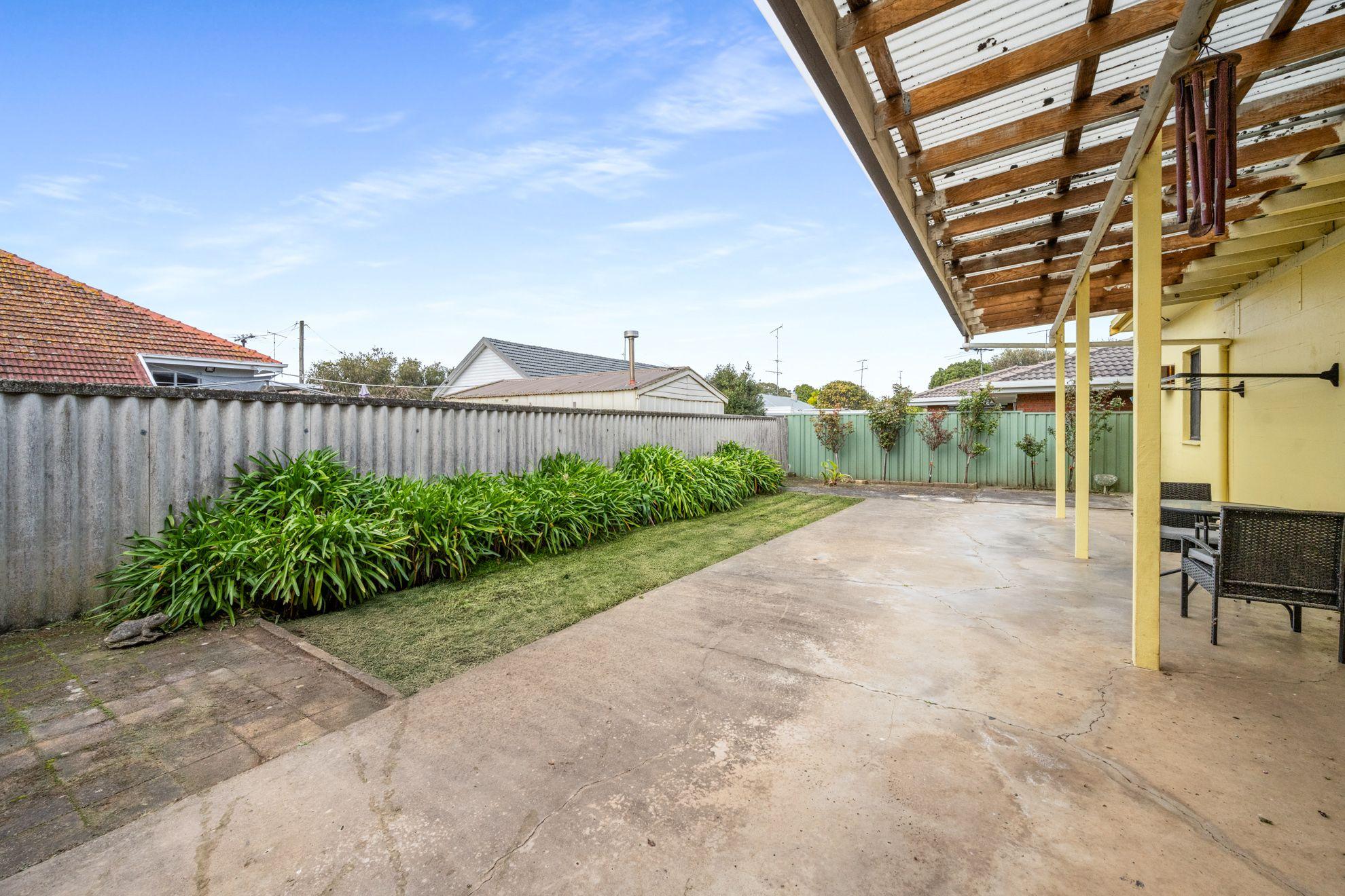 Effortless Living: Furnished & Ready Now!