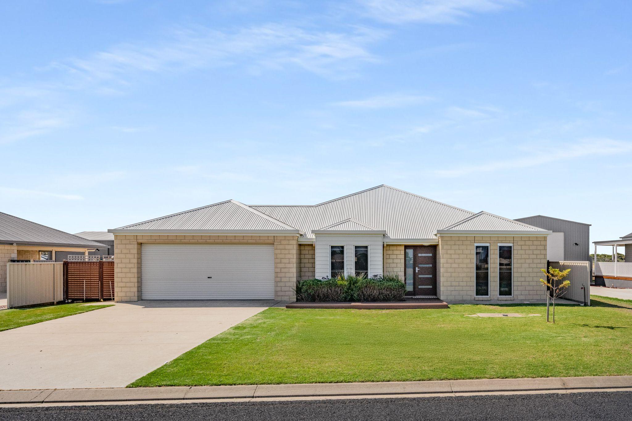 Prop-GPT: House: SA Port Macdonnell, SA 5291 Home For Rent