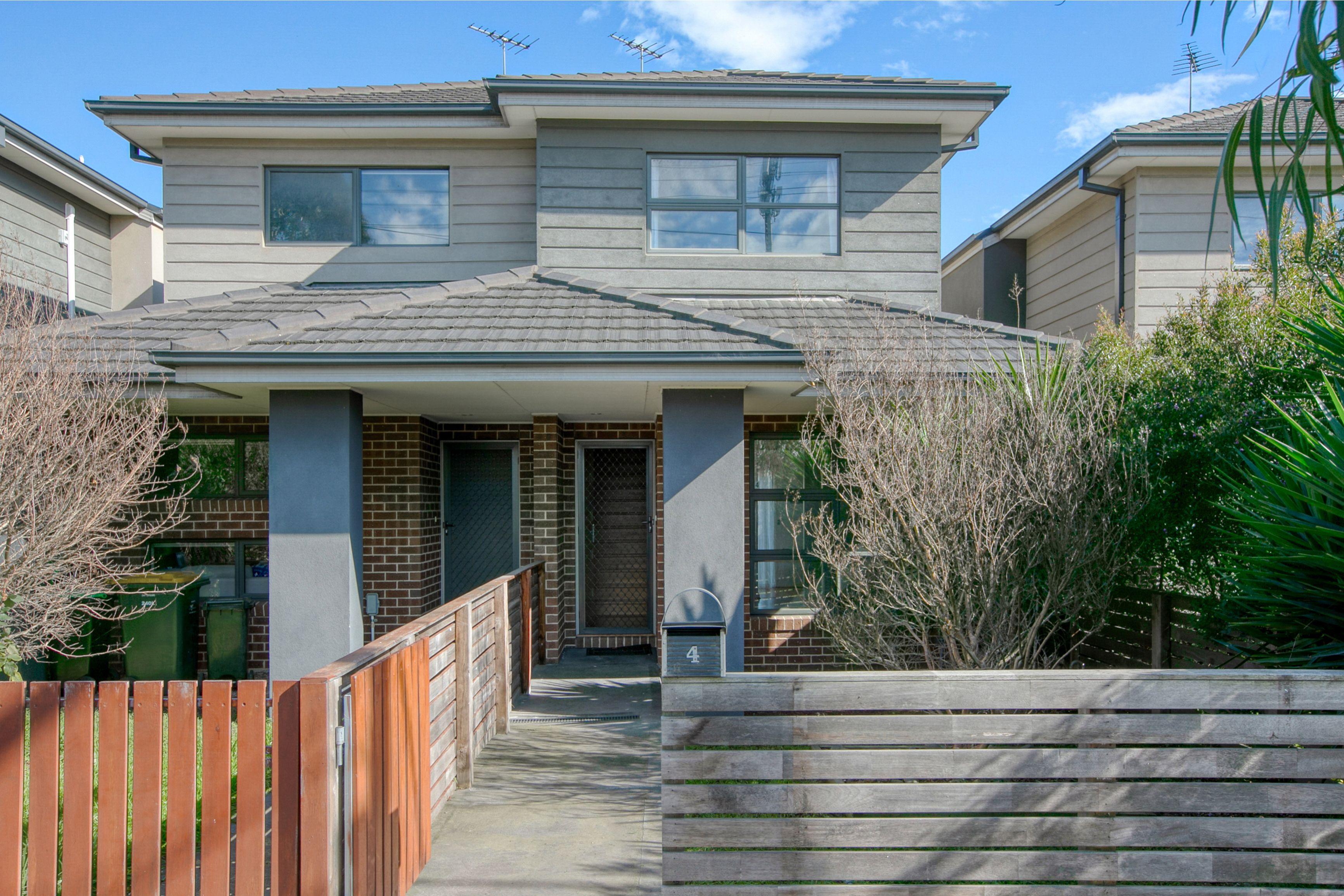 Prop-GPT: Townhouse: VIC Reservoir, VIC 3073 Home For Rent