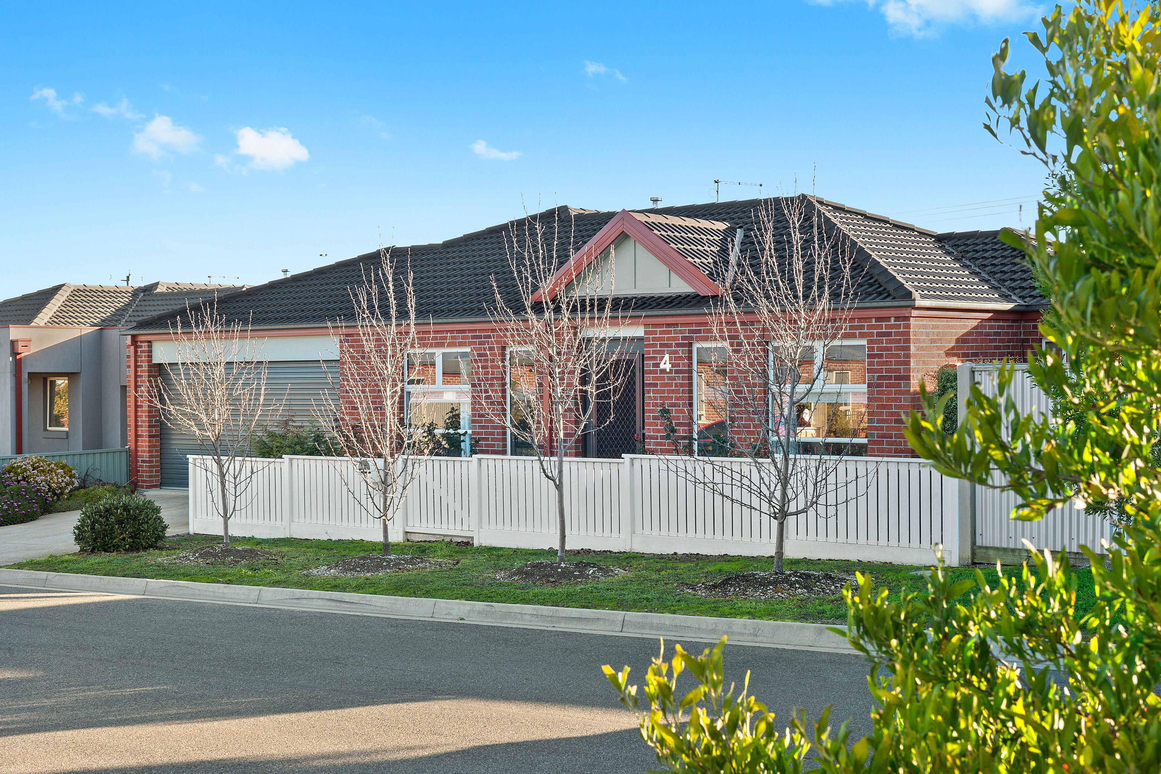 Prop-GPT: House: VIC Sebastopol, VIC 3356 Home For Rent