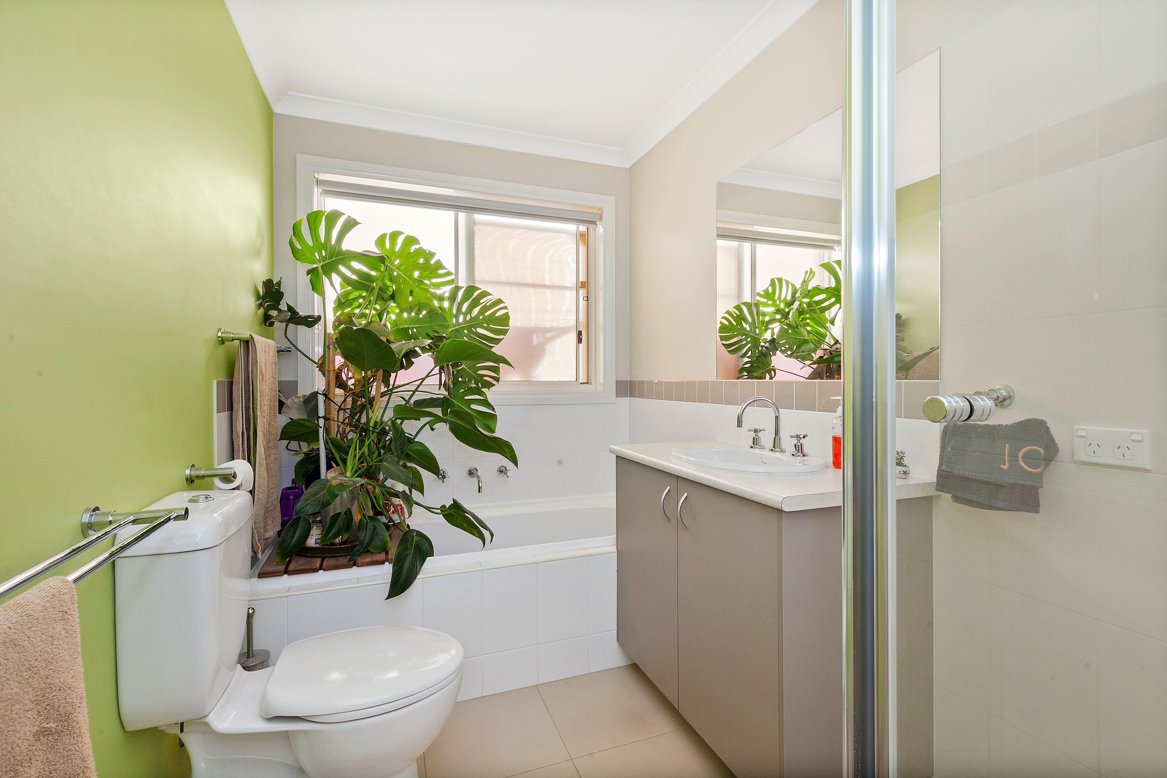 Spacious 3-Bedroom Home with Parkland Outlook