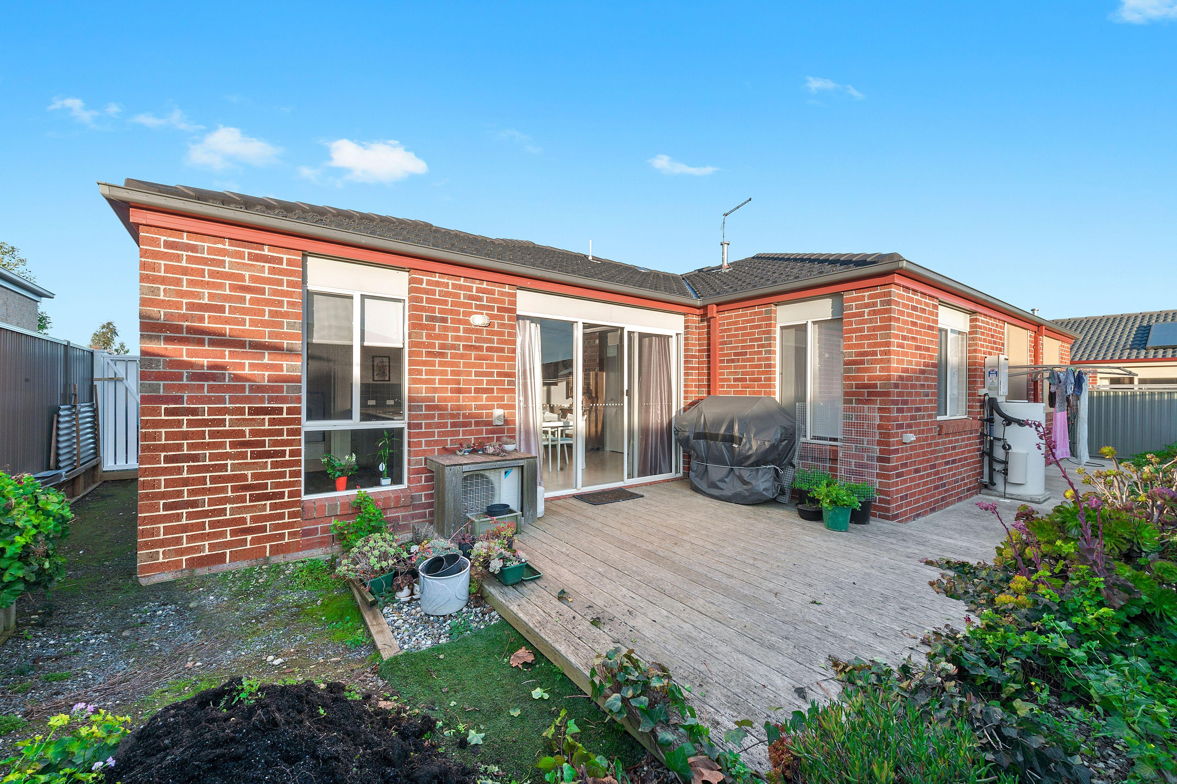 Spacious 3-Bedroom Home with Parkland Outlook
