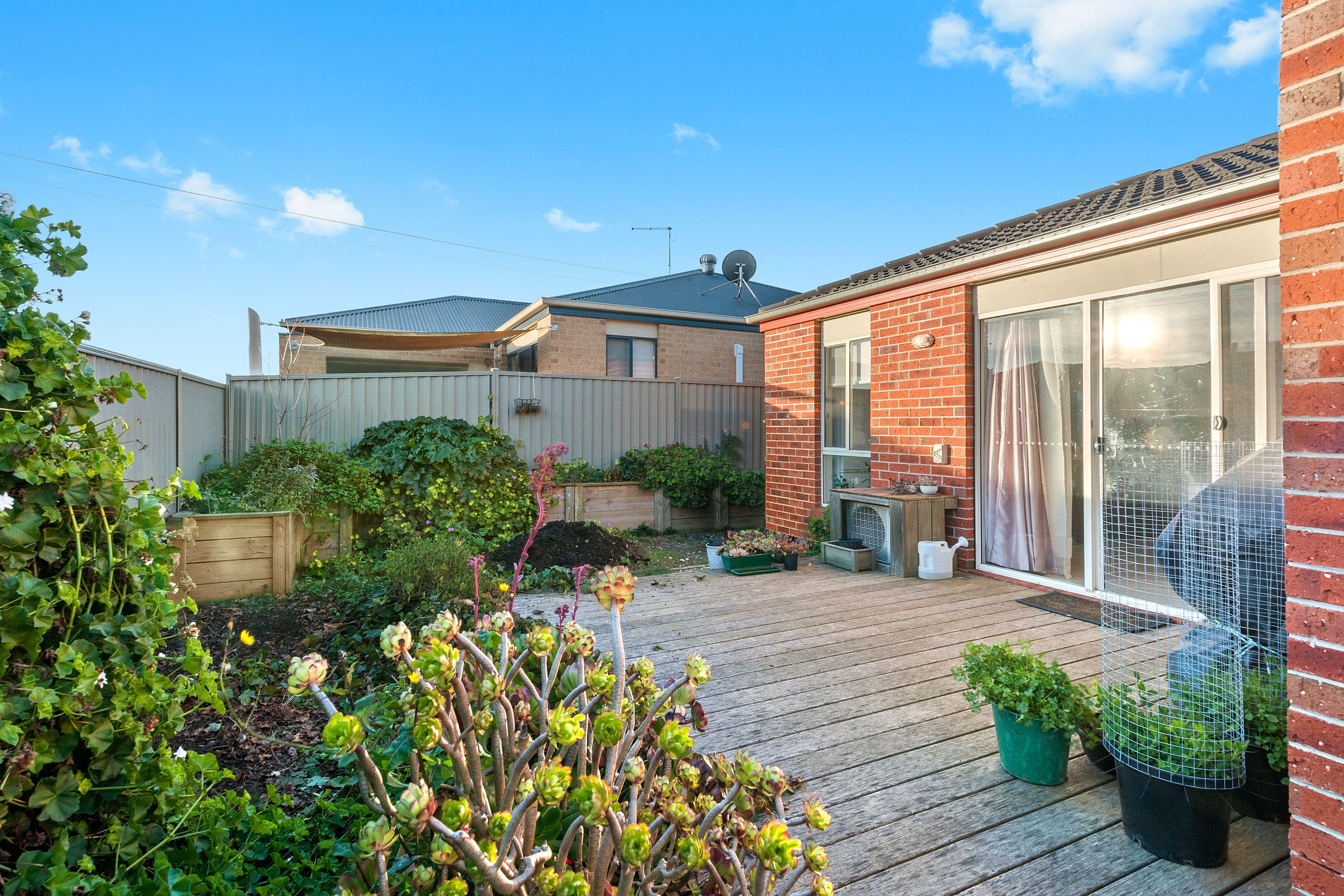 Spacious 3-Bedroom Home with Parkland Outlook