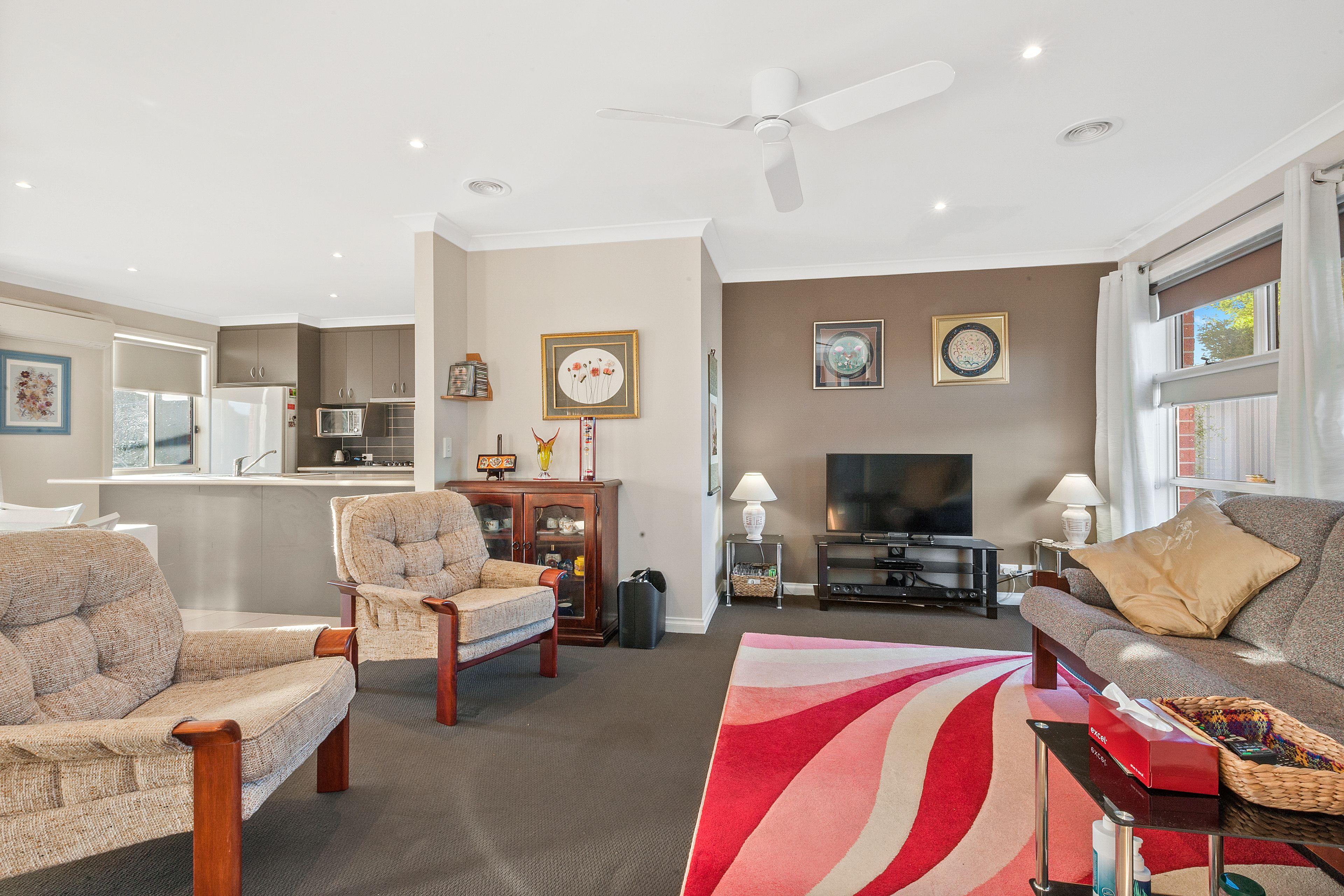 Spacious 3-Bedroom Home with Parkland Outlook