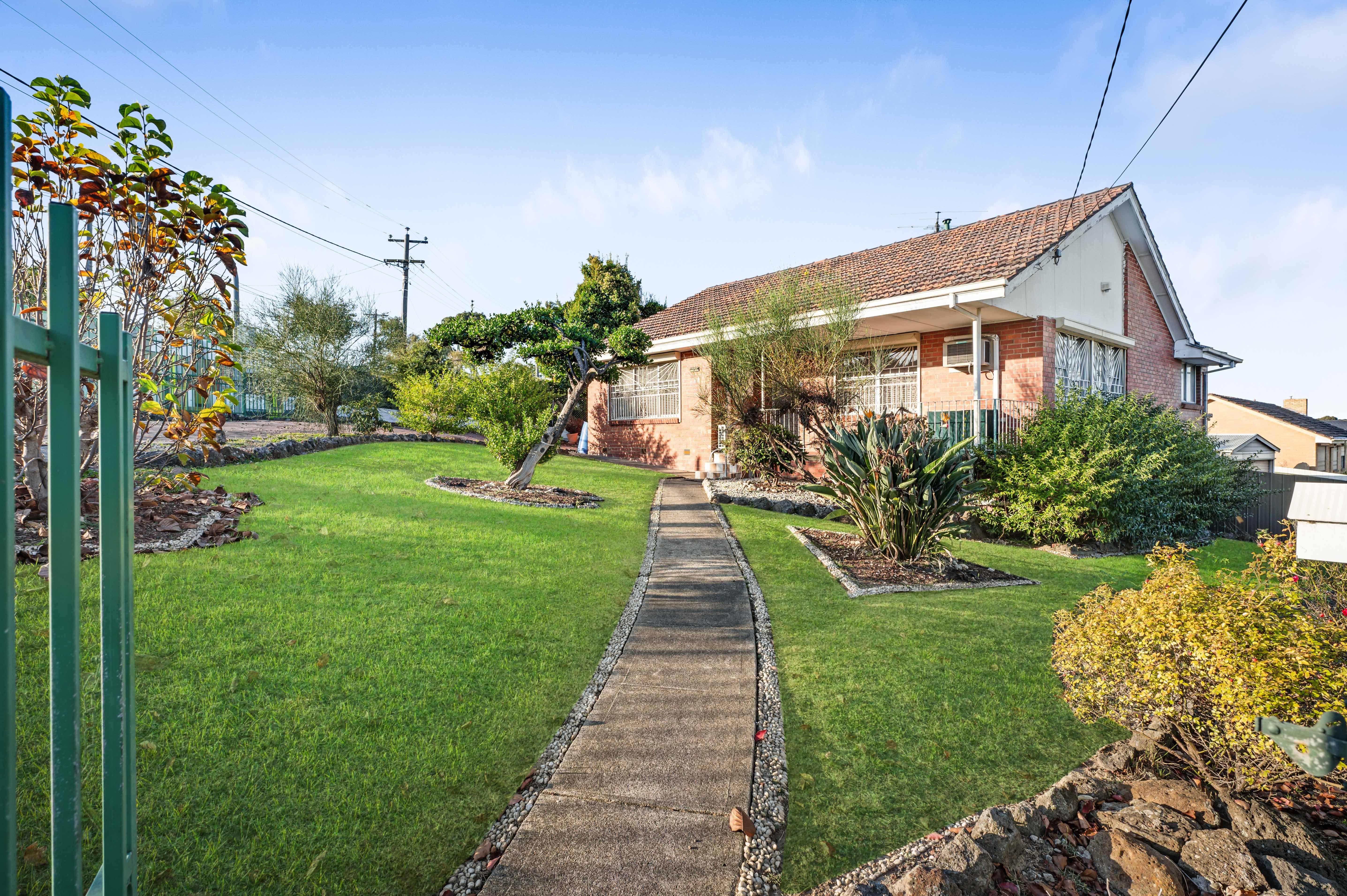 Prop-GPT: House: VIC Reservoir, VIC 3073 Home For Rent