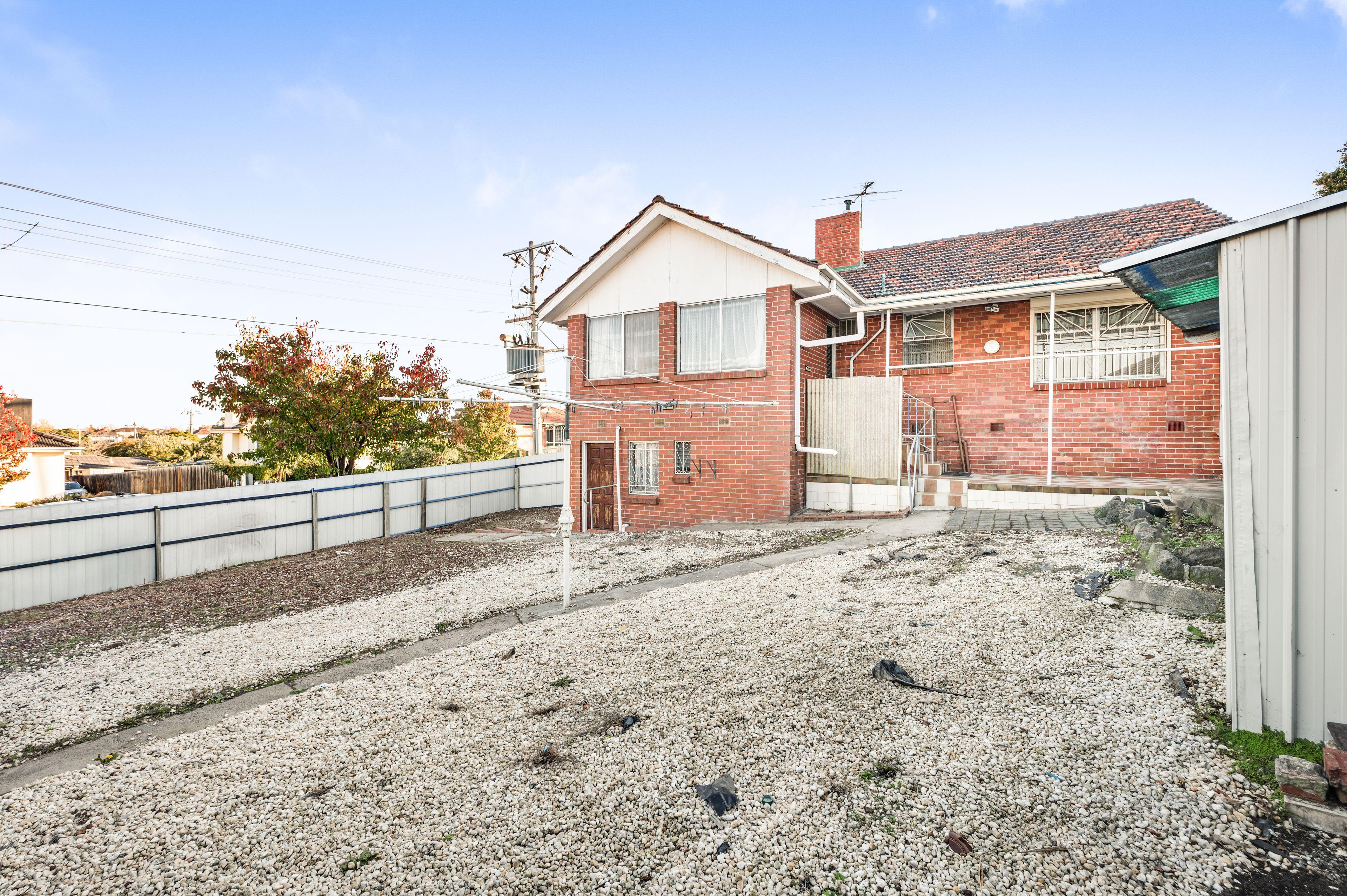 Spacious Family Home in a Prime Corner Position