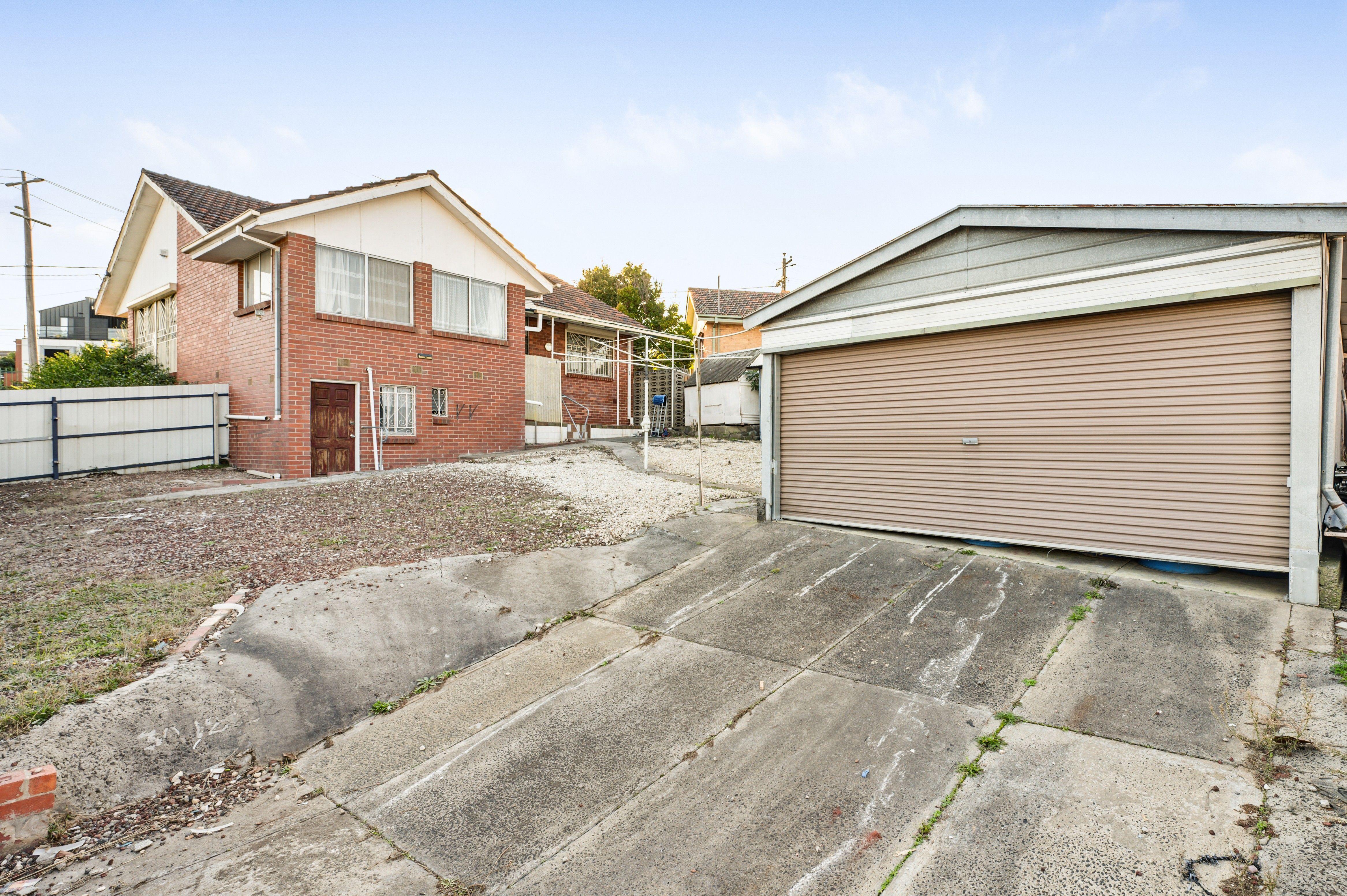 Spacious Family Home in a Prime Corner Position