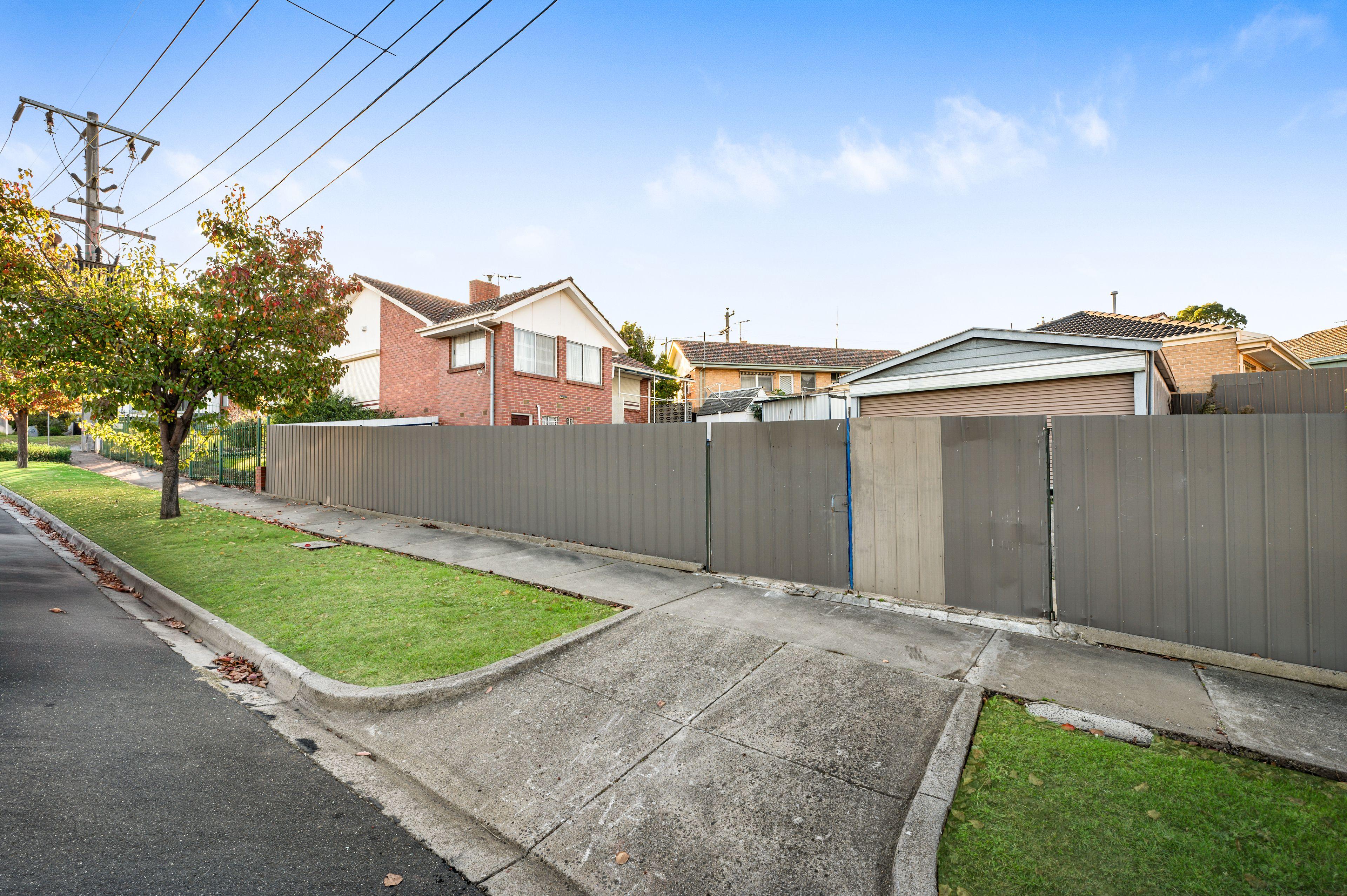 Spacious Family Home in a Prime Corner Position