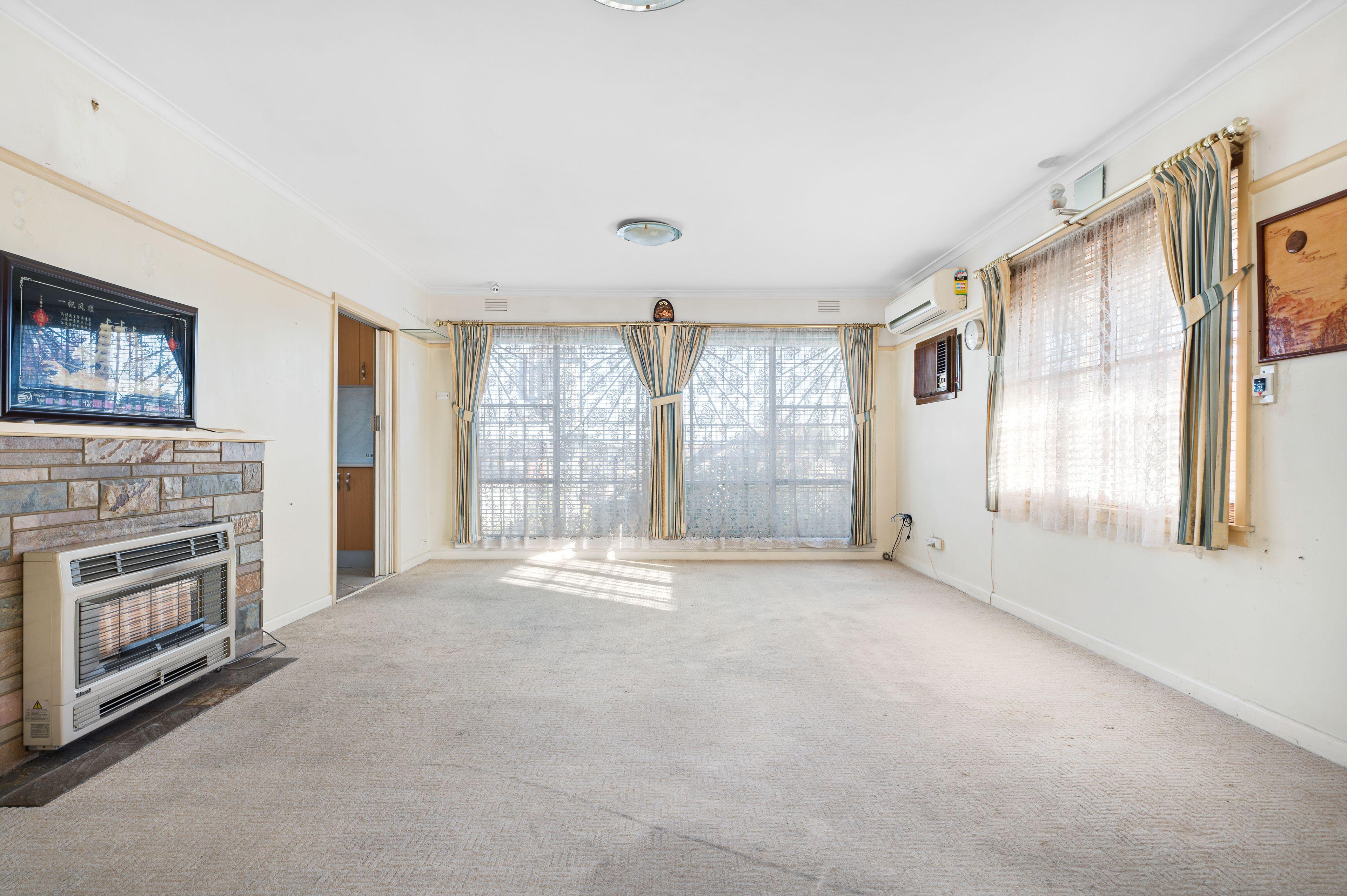 Spacious Family Home in a Prime Corner Position