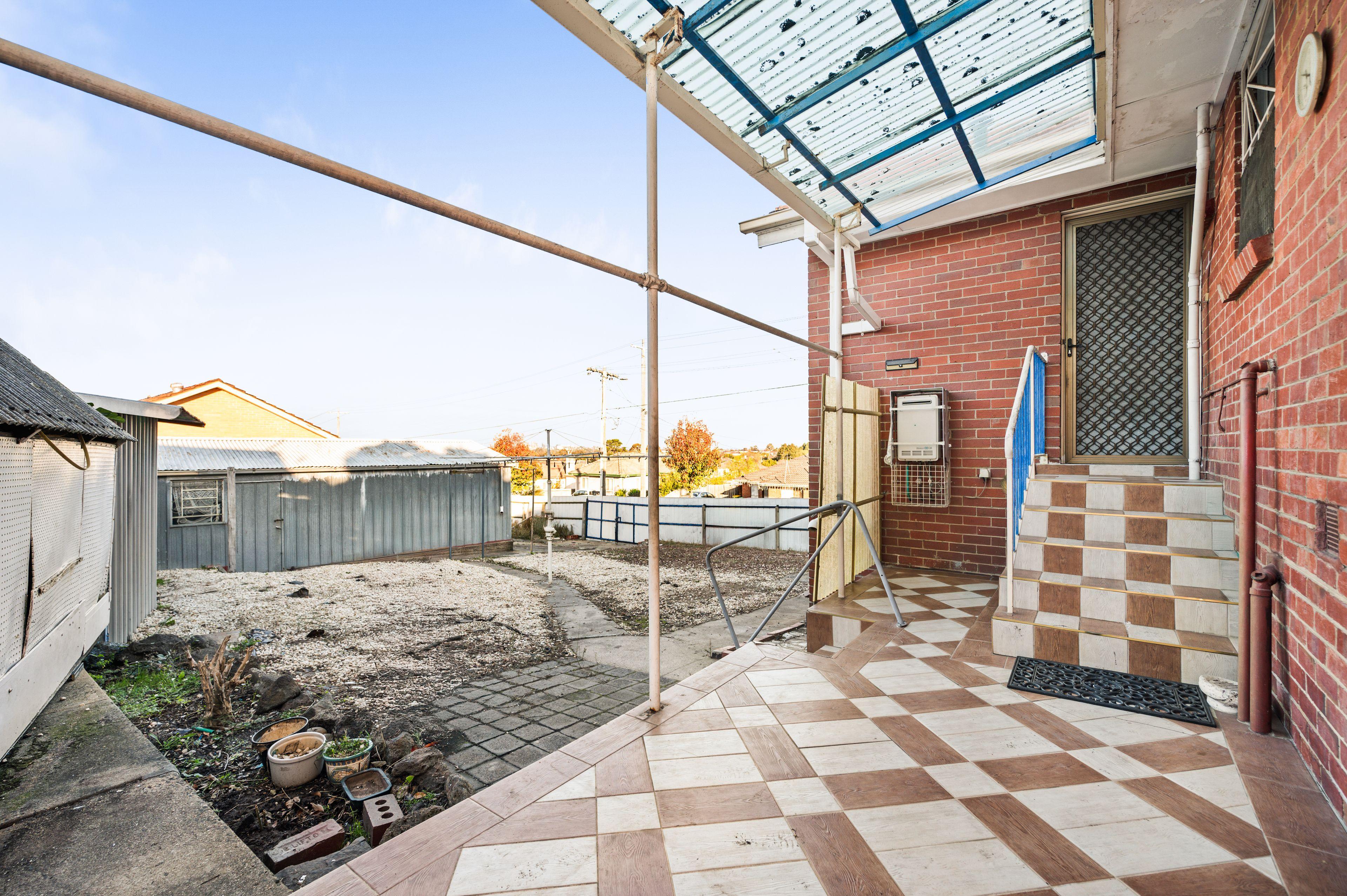 Spacious Family Home in a Prime Corner Position