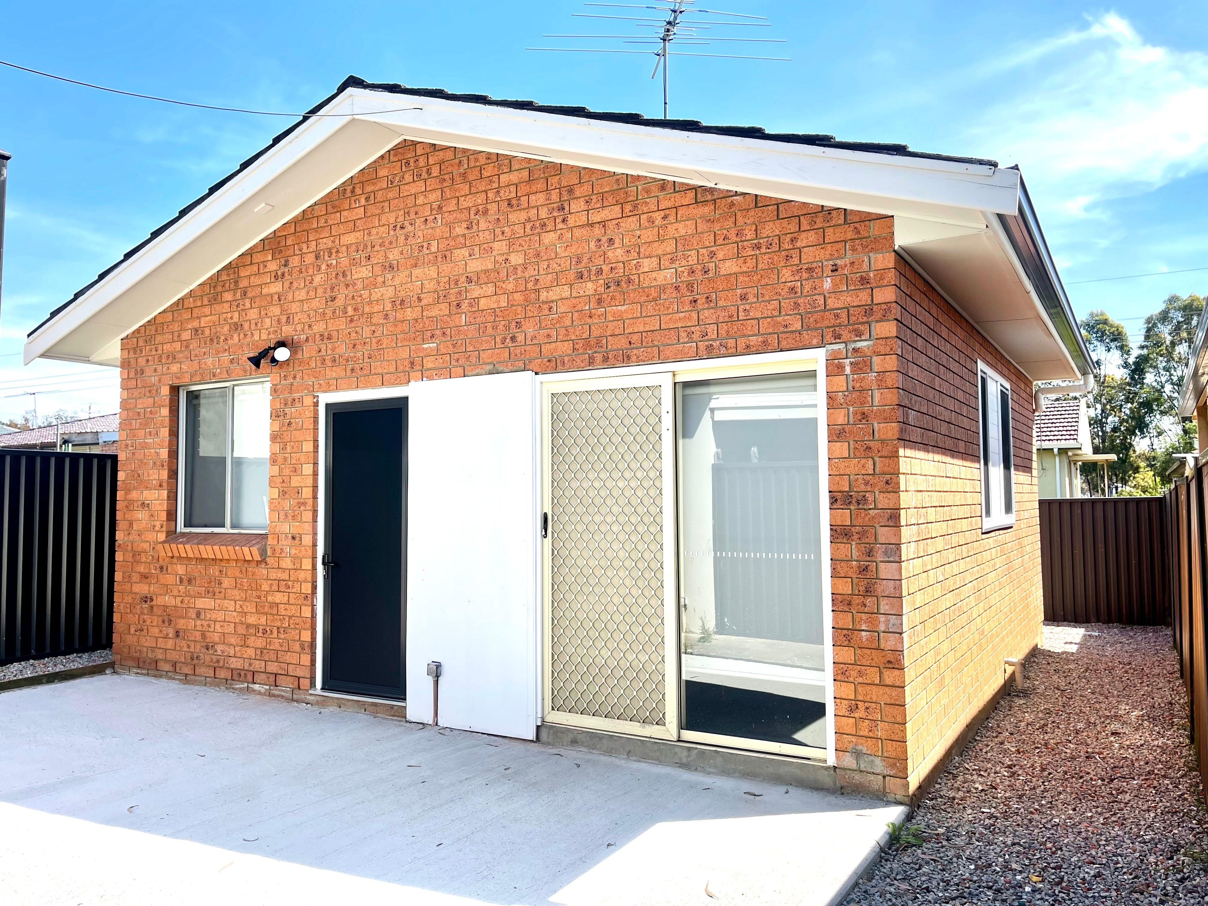 Prop-GPT: House: NSW Green Valley, NSW 2168 Home For Rent