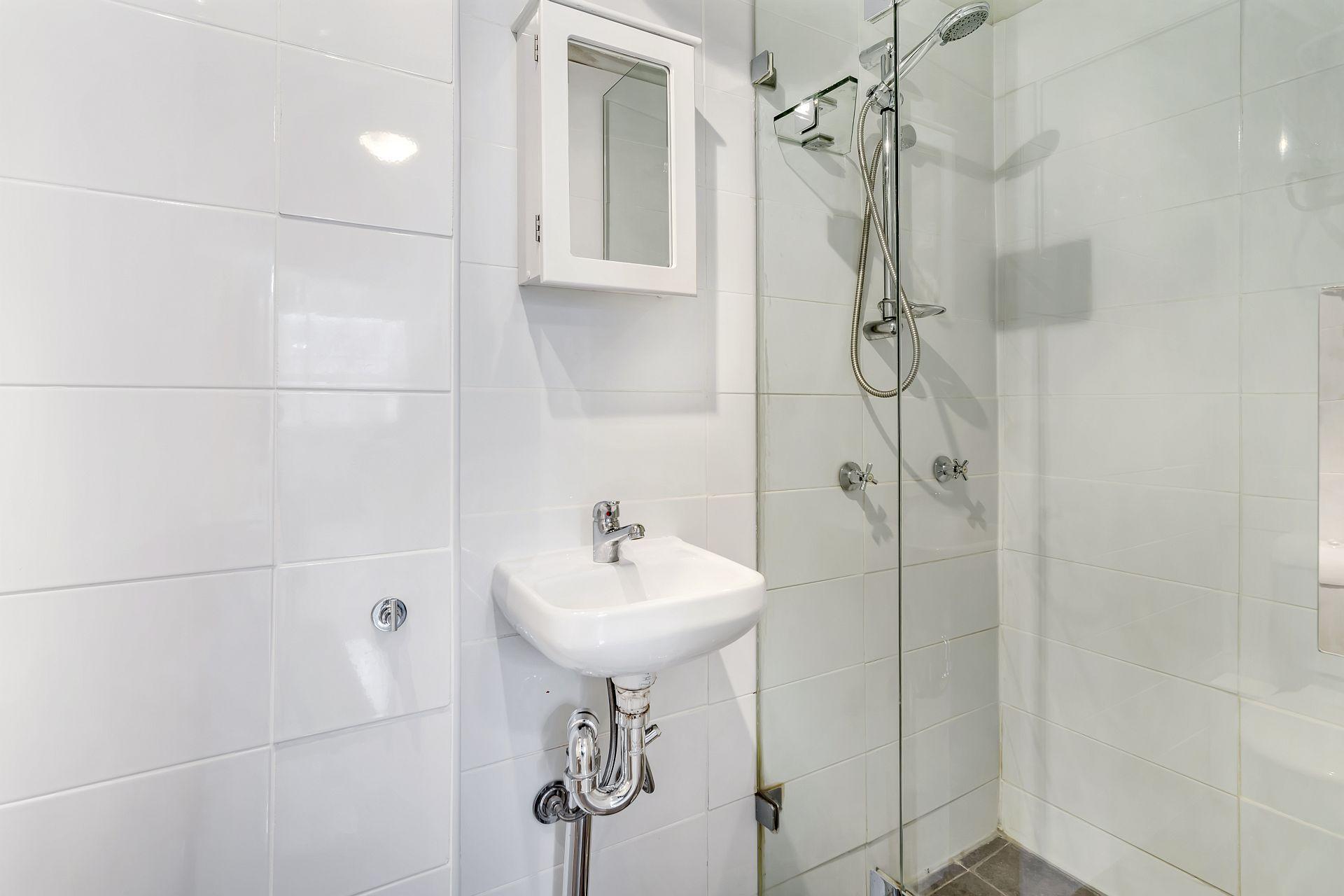 Modern Studio Apartment in Central Location