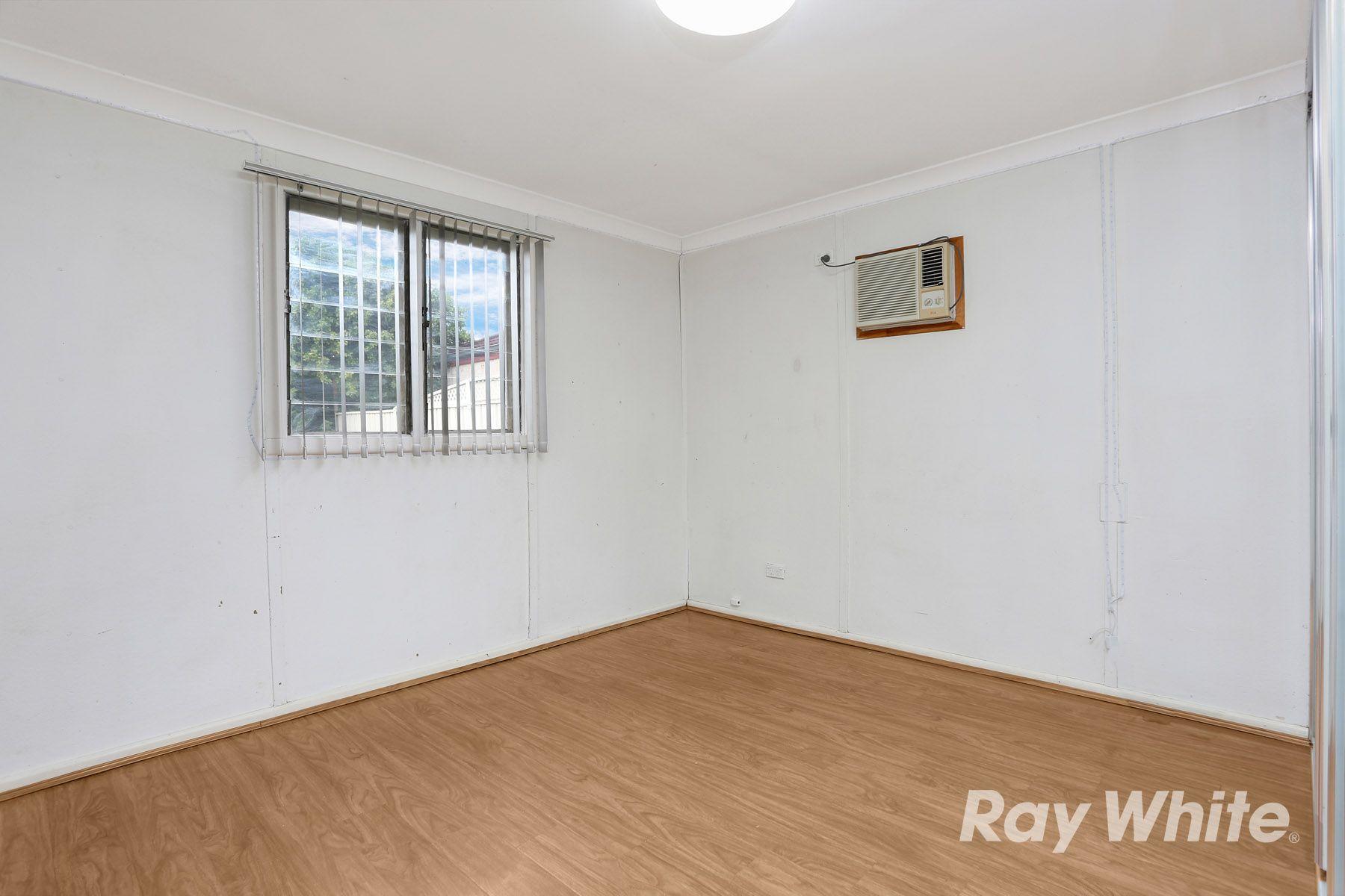 STREET FACING ONE BEDROOM GRANNY FLAT!