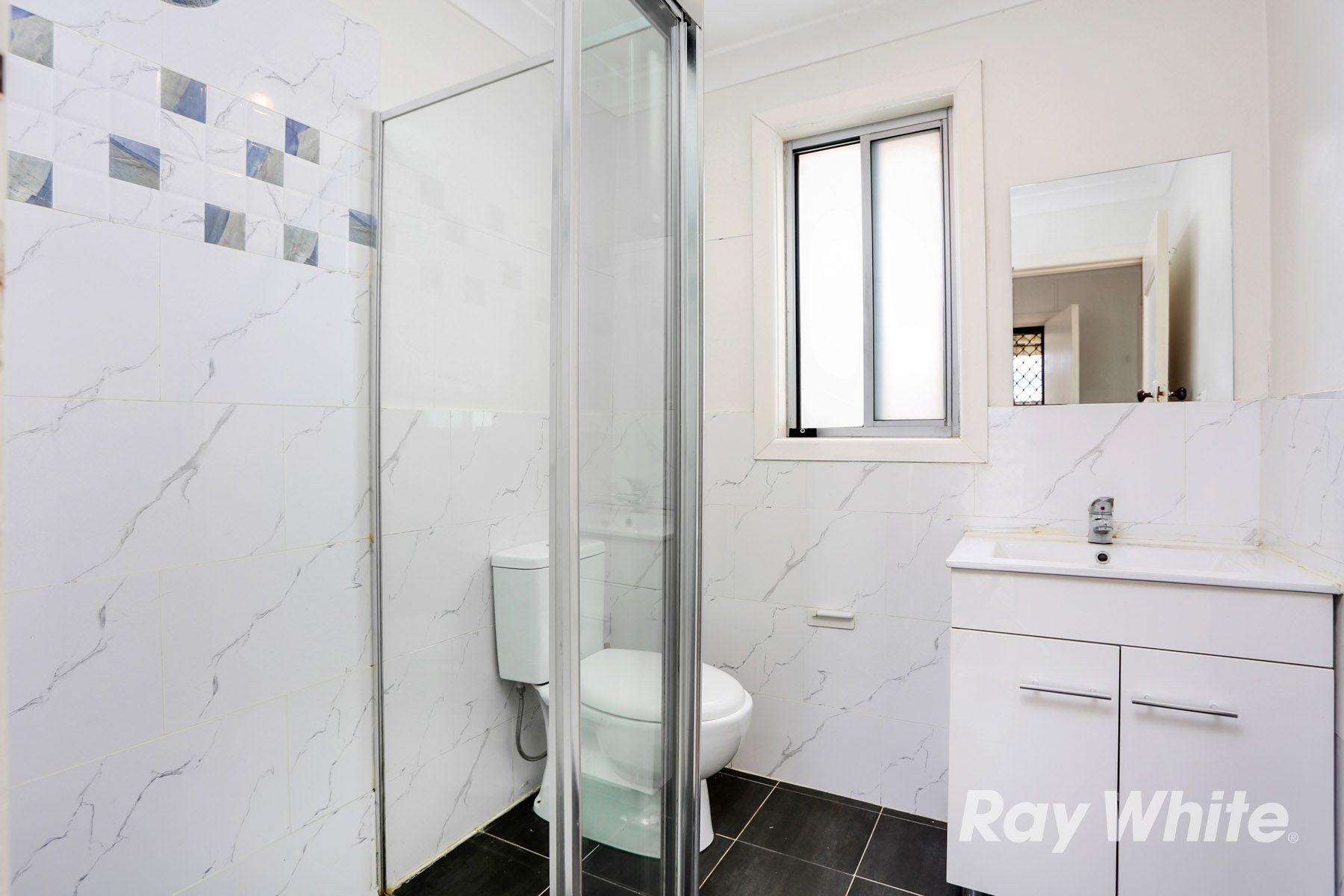 STREET FACING ONE BEDROOM GRANNY FLAT!